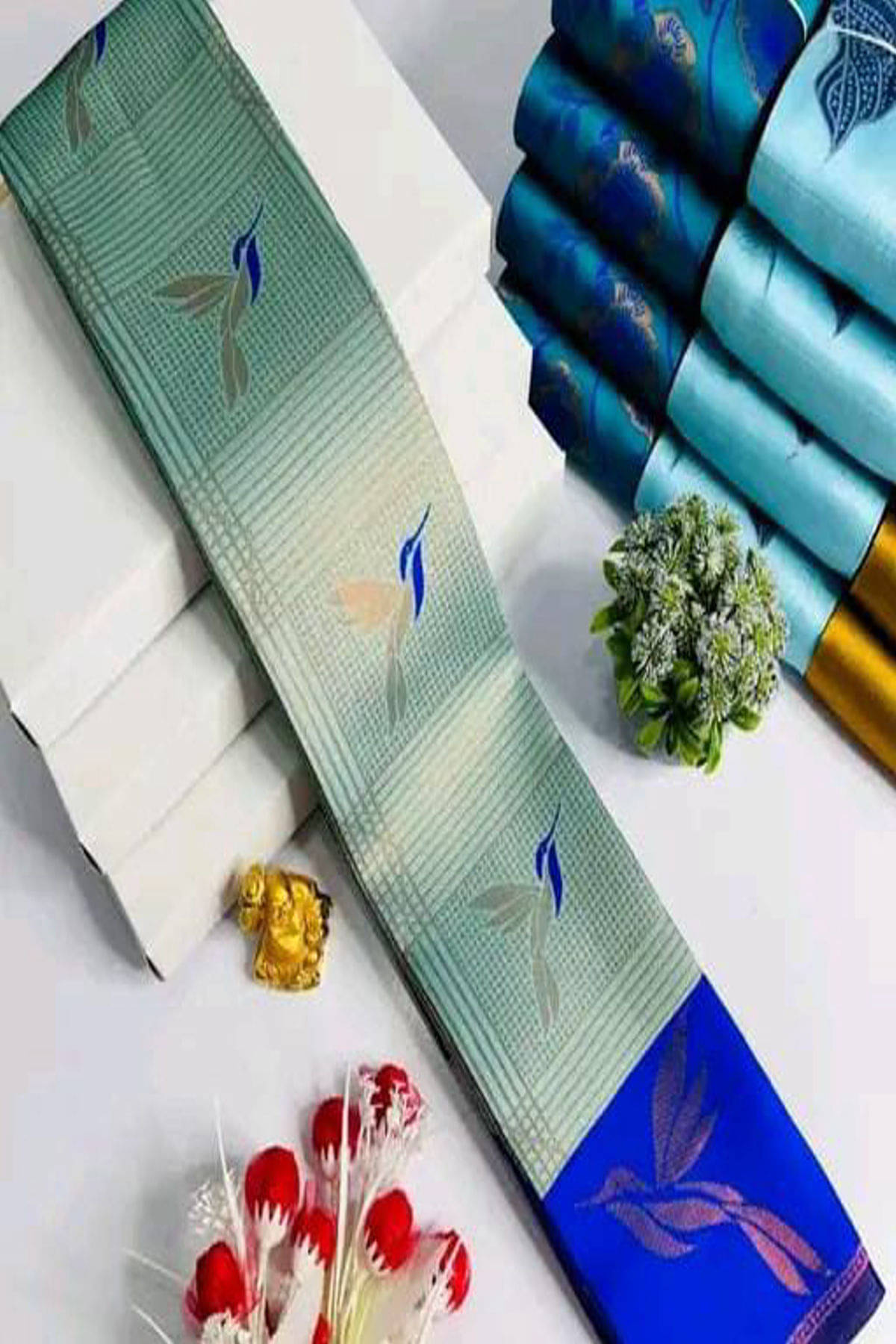 LUXEWOVEN Art Silk Woven Design Banarasi saree With Unstitched Blouse Piece ( Light Green ) LUXEWOVEN Art Silk Woven Design Banarasi saree With Unstitched Blouse Piece ( Light Green )