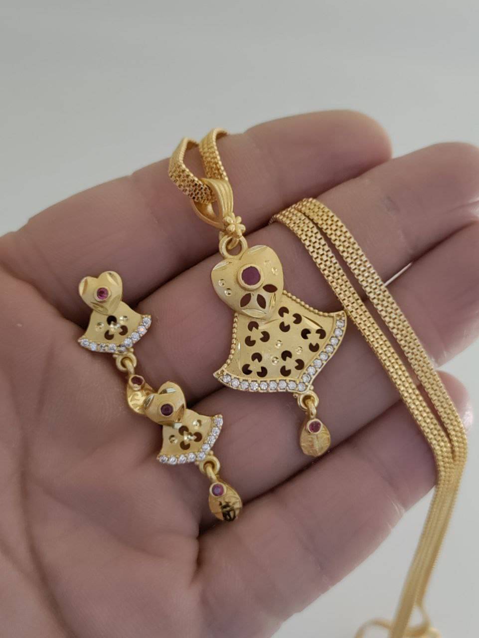     			RUPACHO SHOPPERS Gold Pendant set ( Pack of 1 )