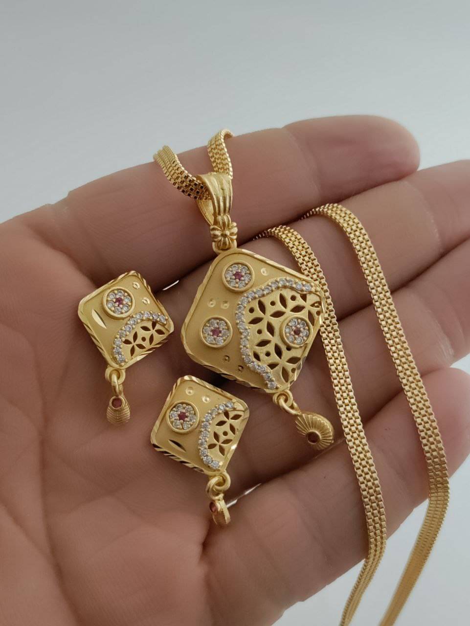 RUPACHO SHOPPERS Gold Pendant set ( Pack of 1 ) RUPACHO SHOPPERS Gold Pendant set ( Pack of 1 )