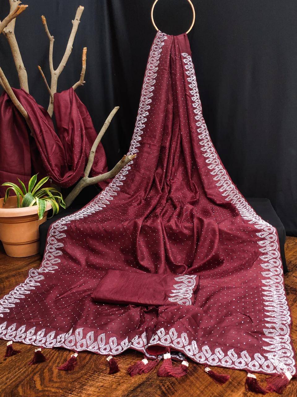 Vala trade Georgette Embroidered Regular Saree With Unstitched Blouse Piece ( Maroon ) Vala trade Georgette Embroidered Regular Saree With Unstitched Blouse Piece ( Maroon )