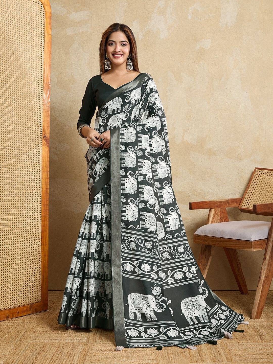     			Durga Textile Silk Blend Printed Regular Saree With Unstitched Blouse Piece ( Green )