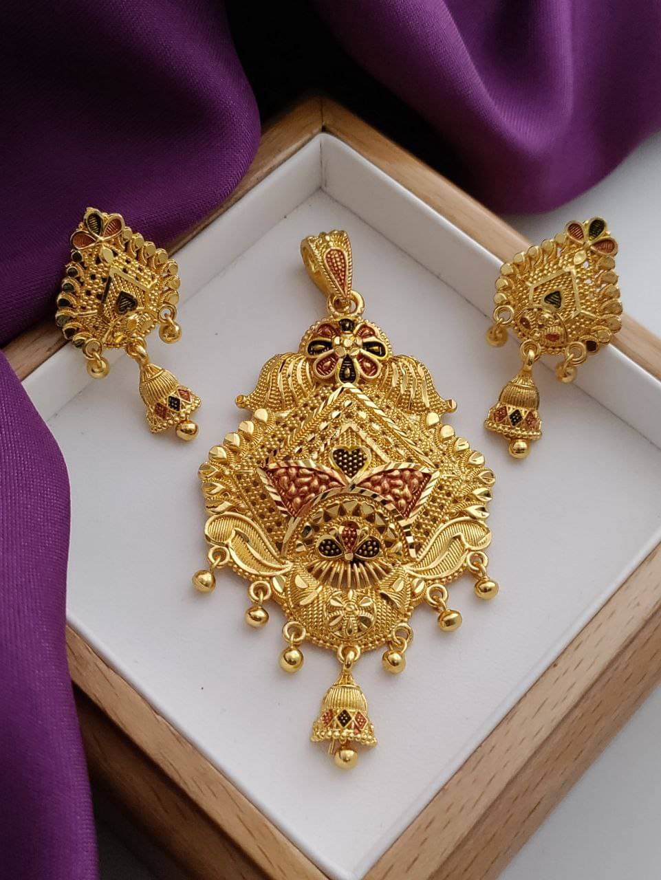     			RUPACHO SHOPPERS Gold Pendant ( Pack of 1 )