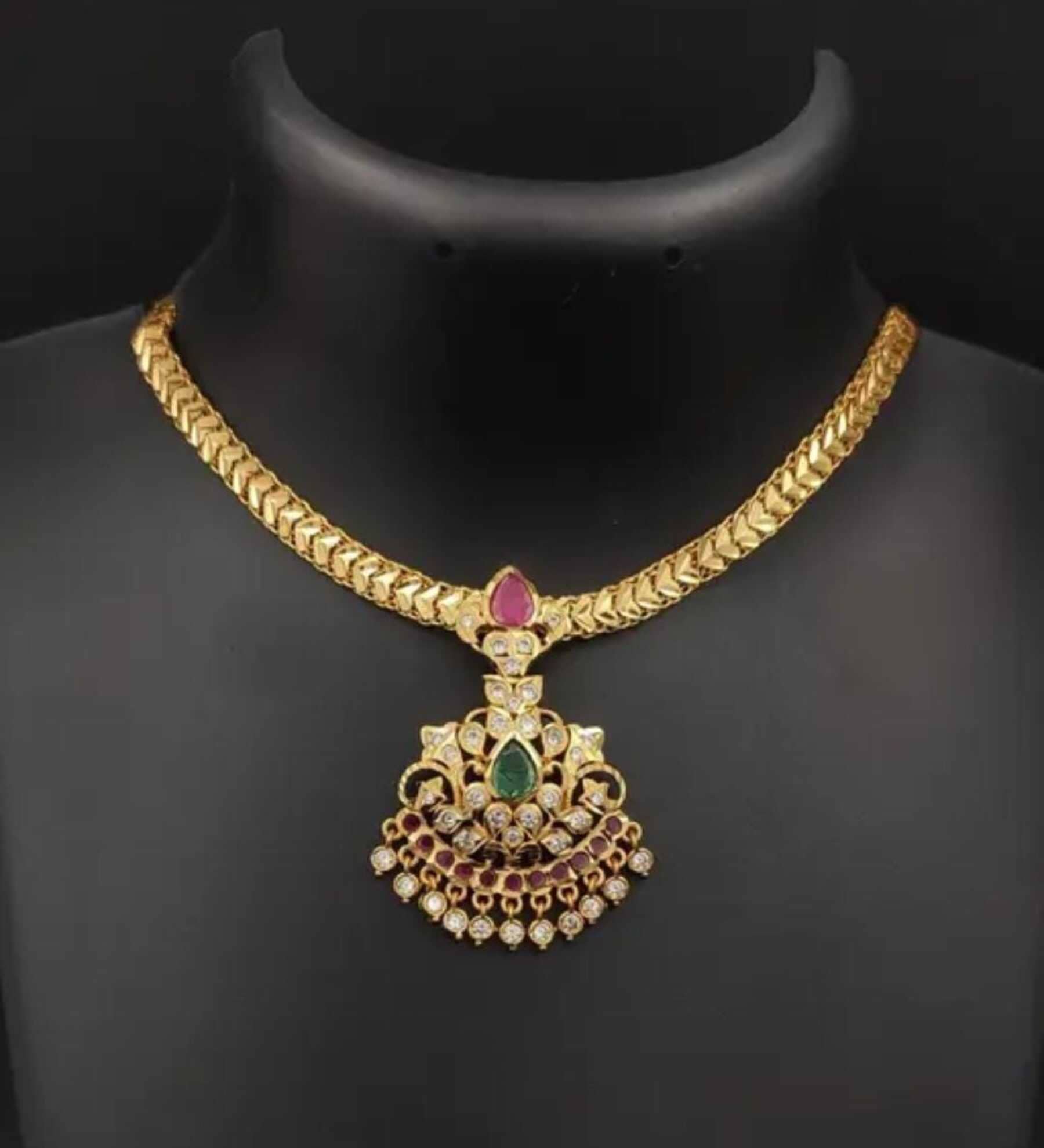 ROFARWORD Gold Brass Necklace Set ( Pack of 1 )