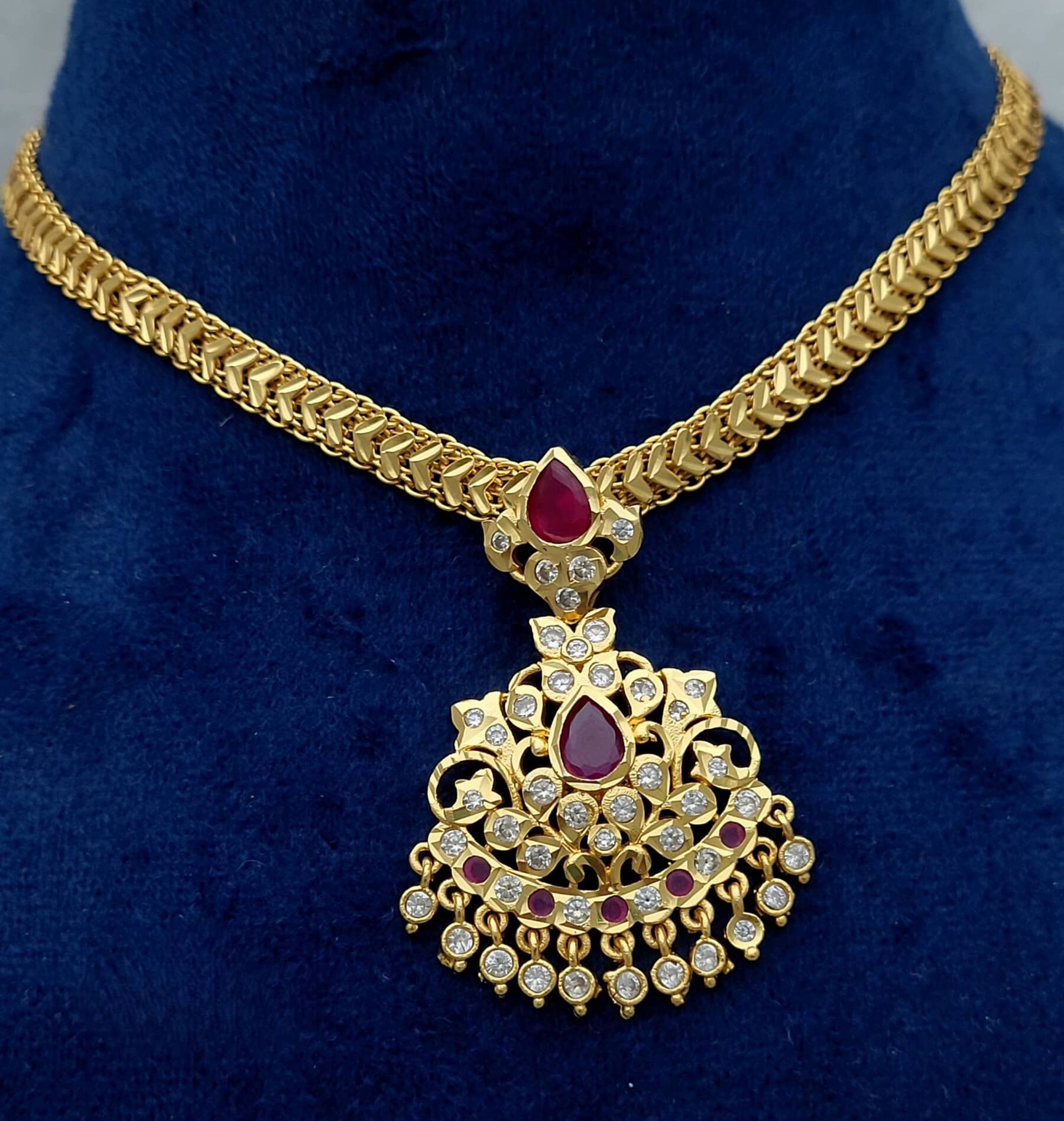 ROFARWORD Gold Brass Necklace Set ( Pack of 1 )