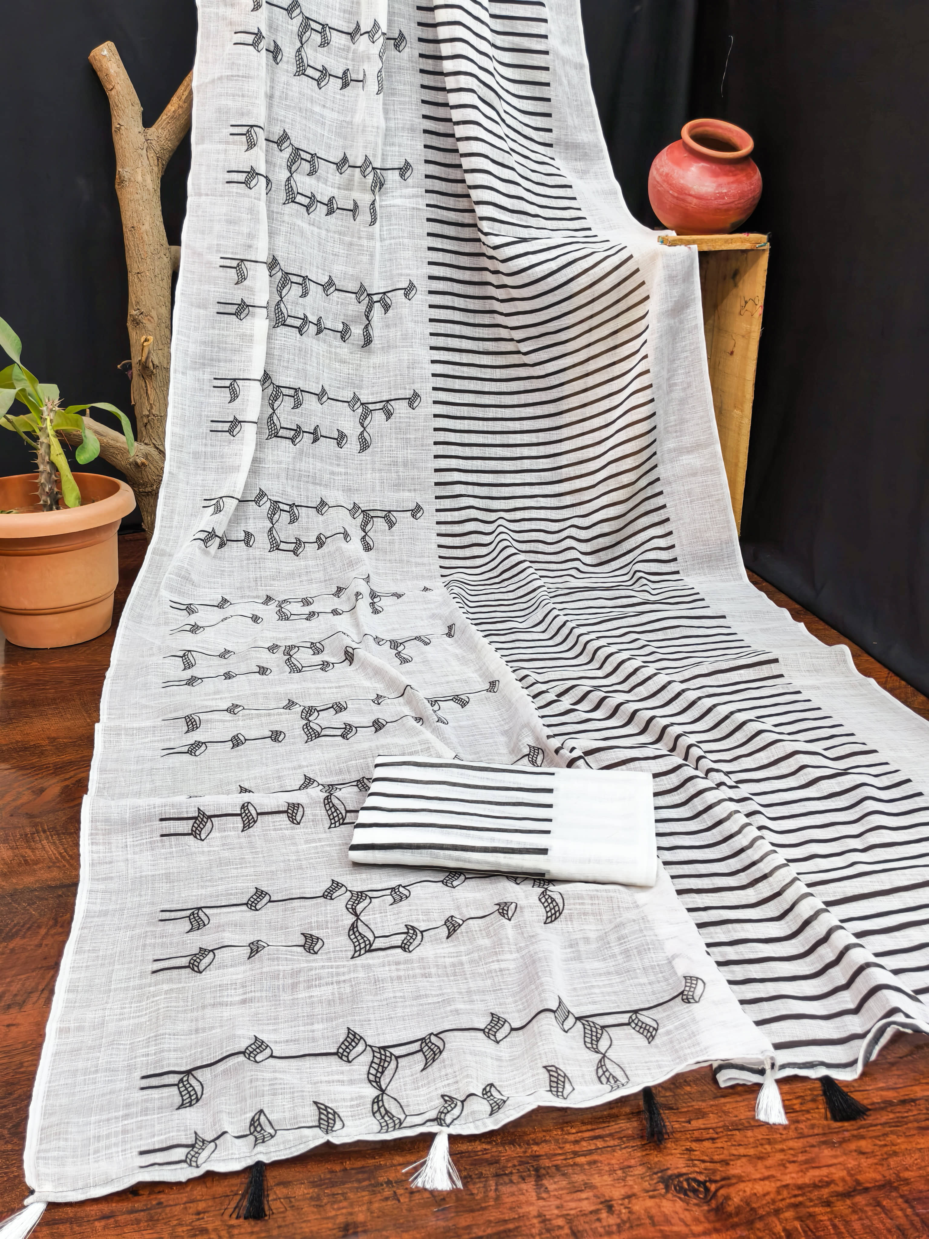 ANAND SAREE Cotton Blend Printed Regular Saree With Unstitched Blouse Piece ( White )