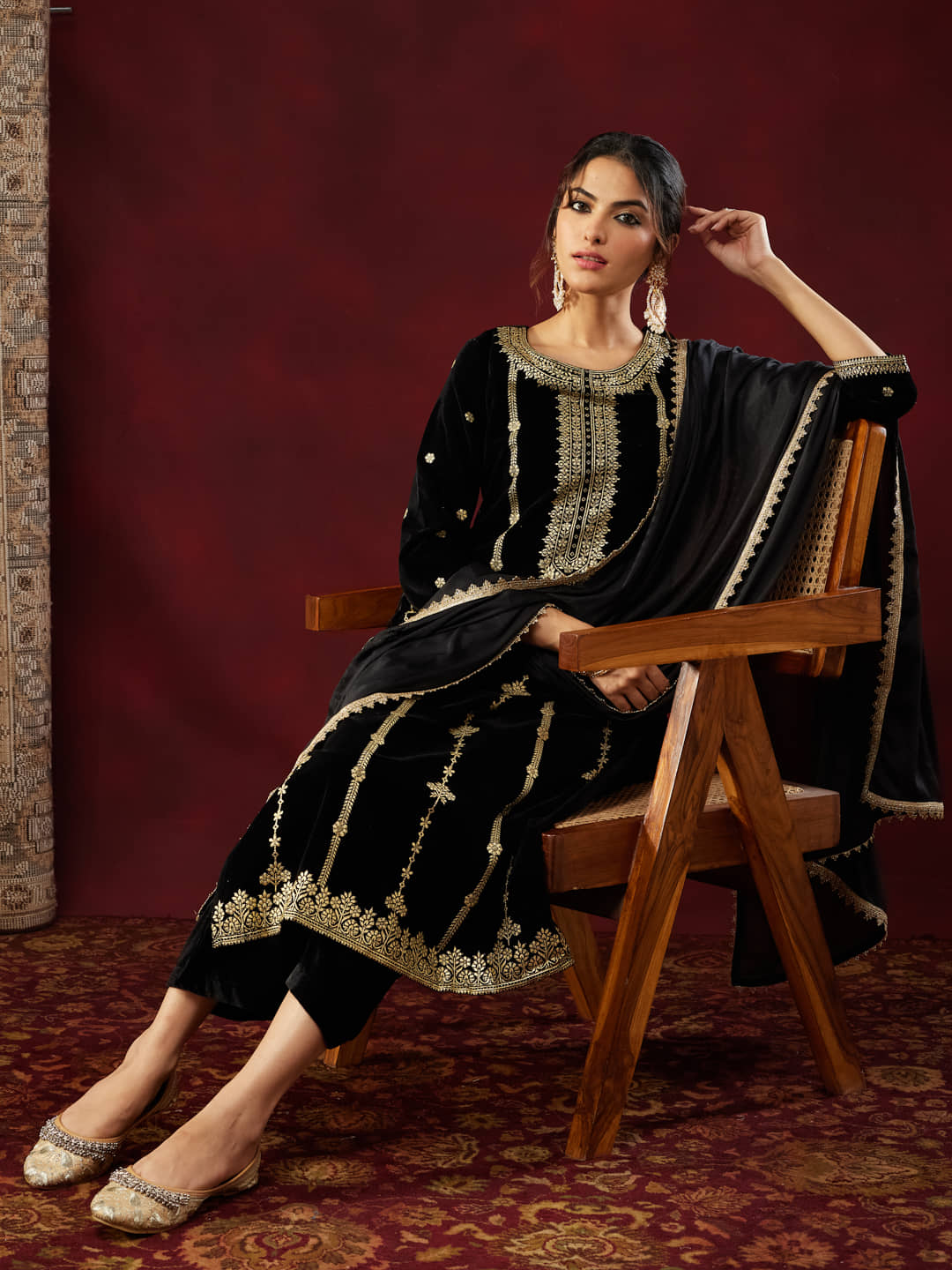 Janasya Women Velvet Printed Straight Kurti With Pants ( Black )