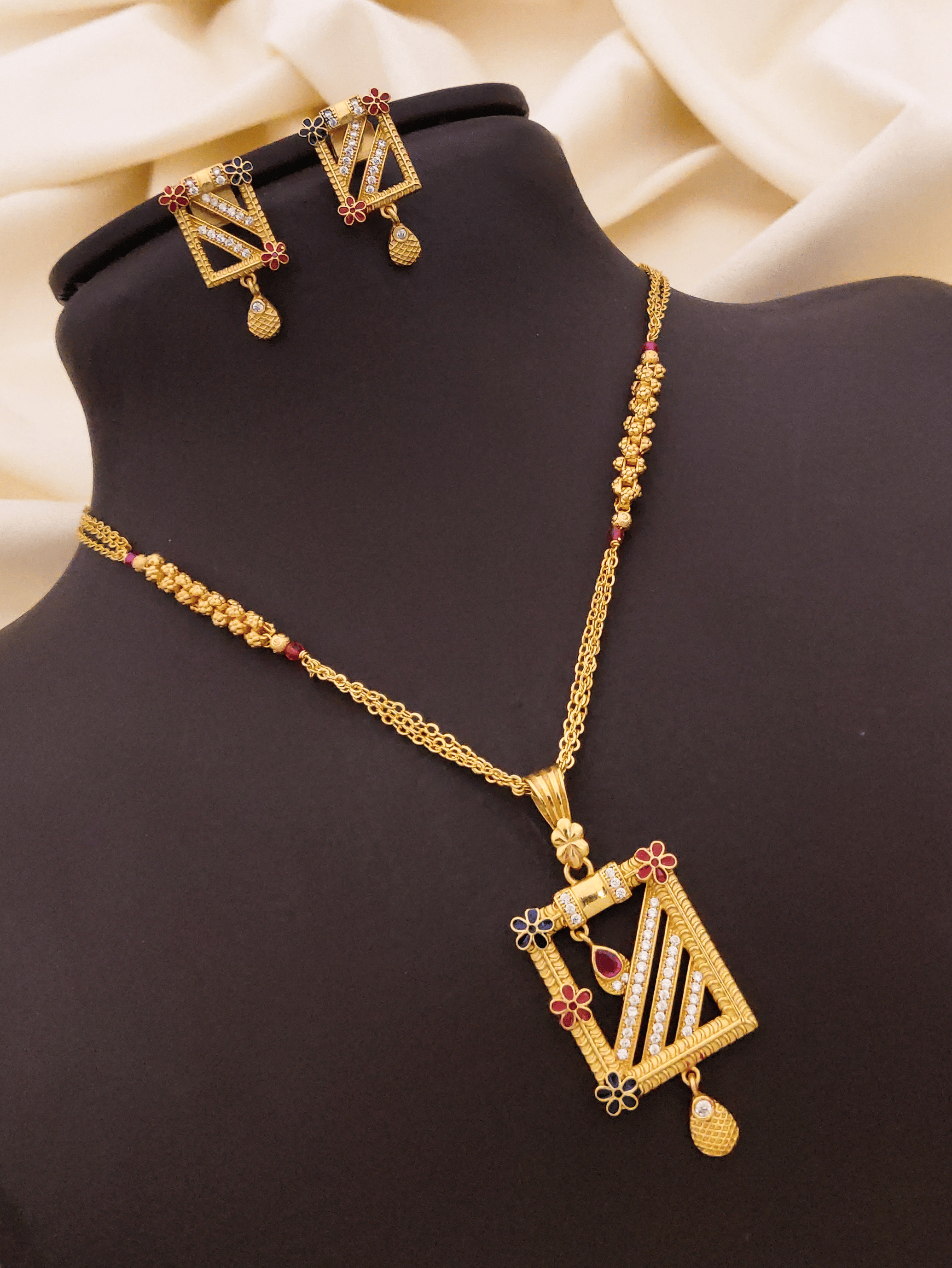 sakimo Gold Brass Necklace Set ( Pack of 1 )