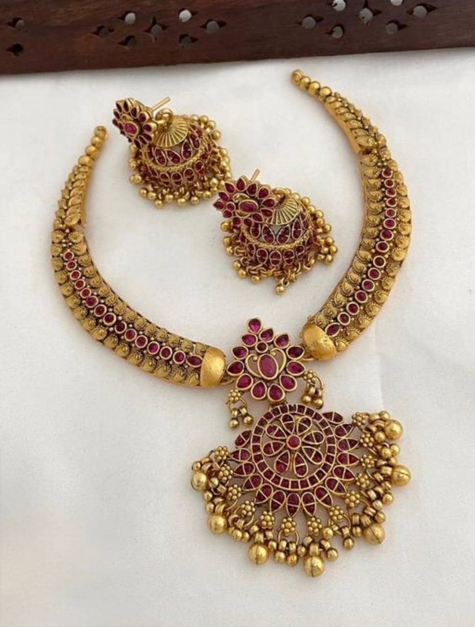 LAFORWORD Gold Religious Pendant With Chain ( Pack of 1 ) - Jewellery Sets | Buy online on ZillyBuy