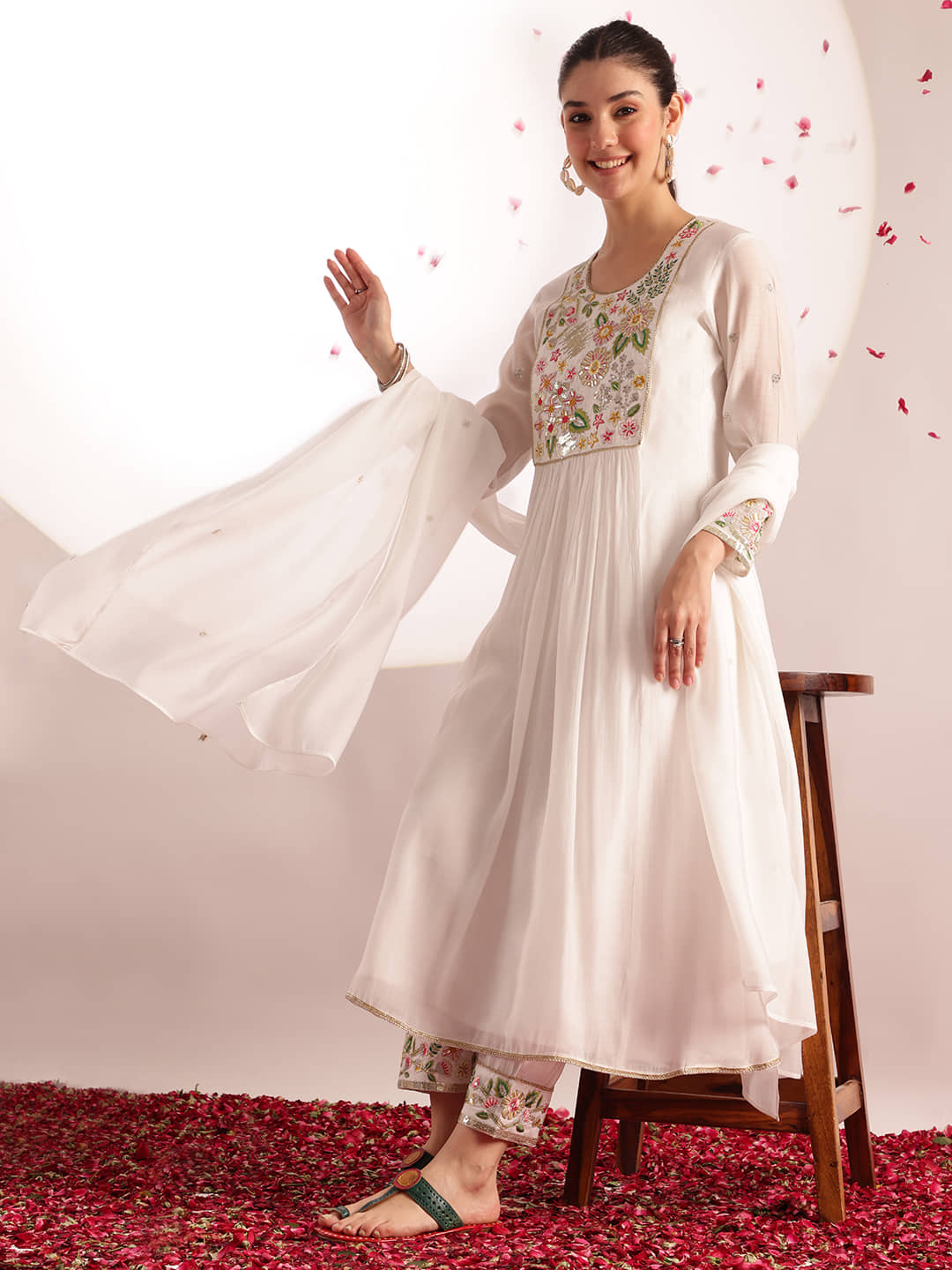 Vbuyz Women Chanderi Embroidered Flared Kurti With Pants ( White )