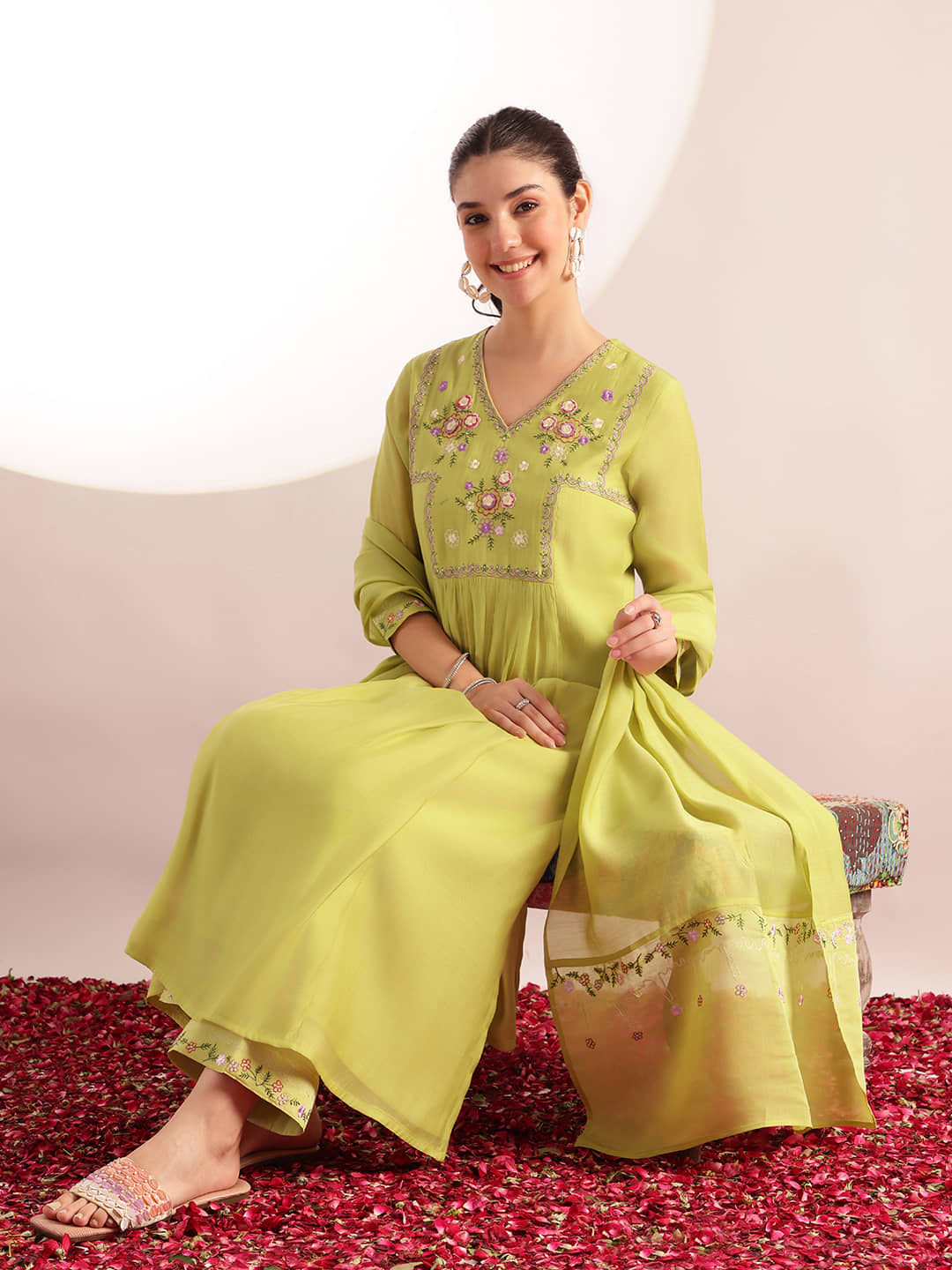 Vbuyz Women Chanderi Embroidered Straight Kurti With Palazzo ( Lime Green )