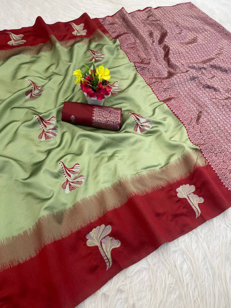 fab woven Art Silk Woven Design Banarasi saree With Unstitched Blouse Piece ( Lavender ) - Sarees | Buy online on ZillyBuy