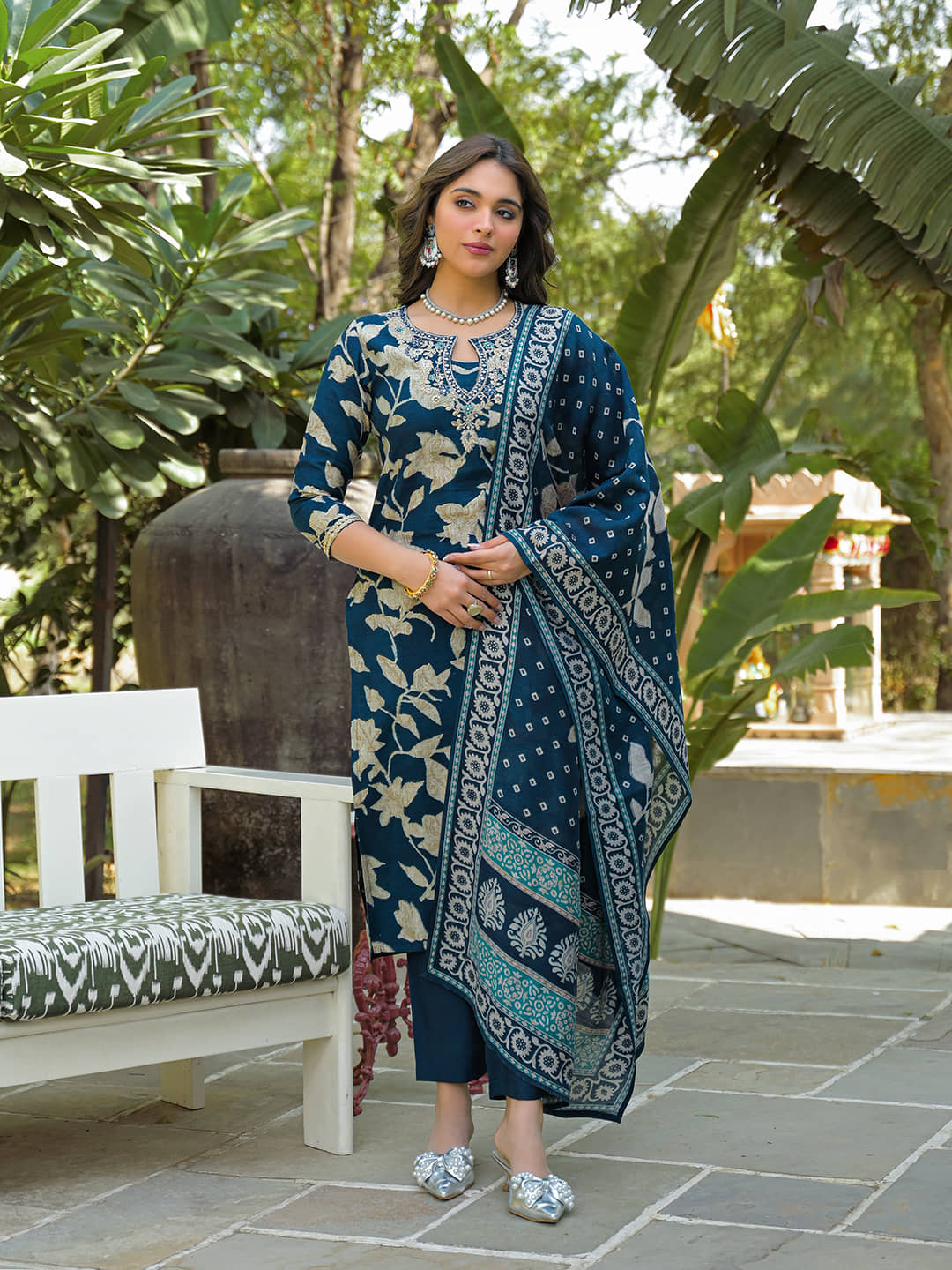 Vaamsi Women Viscose Self Design Straight Kurti With Pants ( Navy Blue )