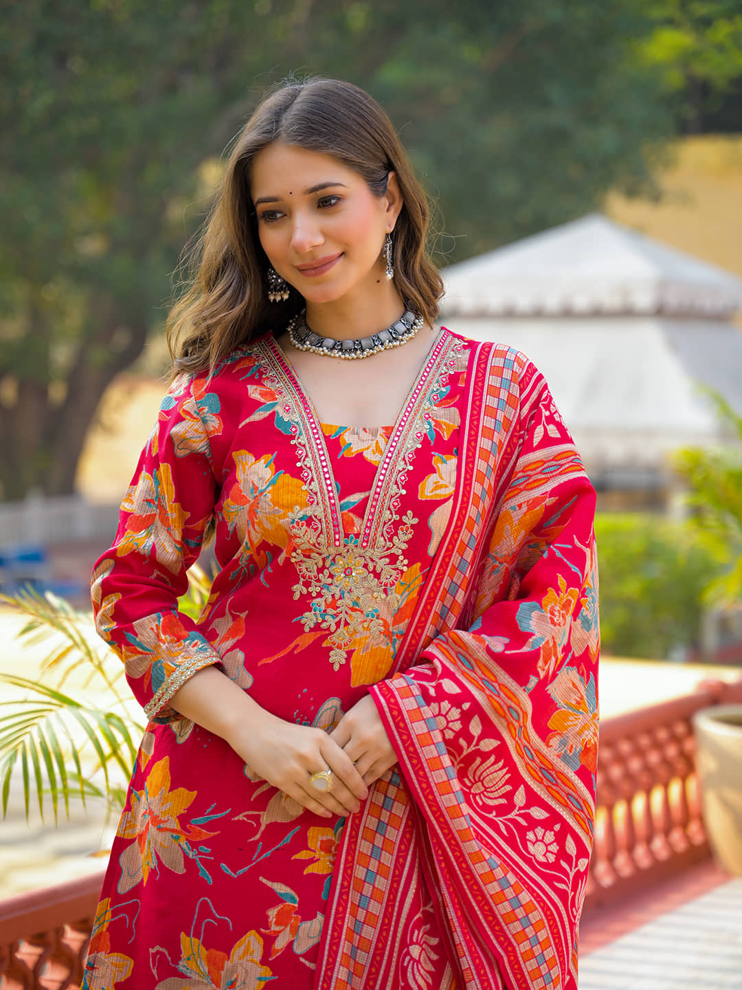 Vaamsi Women Viscose Self Design Straight Kurti With Pants ( Red )