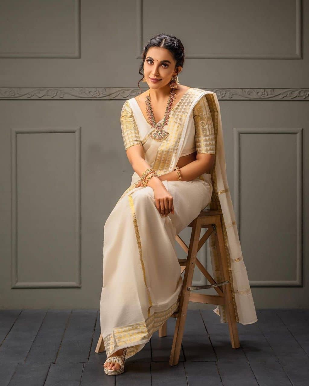 fab woven Art Silk Woven Design Banarasi saree With Unstitched Blouse Piece ( White ) - Sarees | Buy online on ZillyBuy