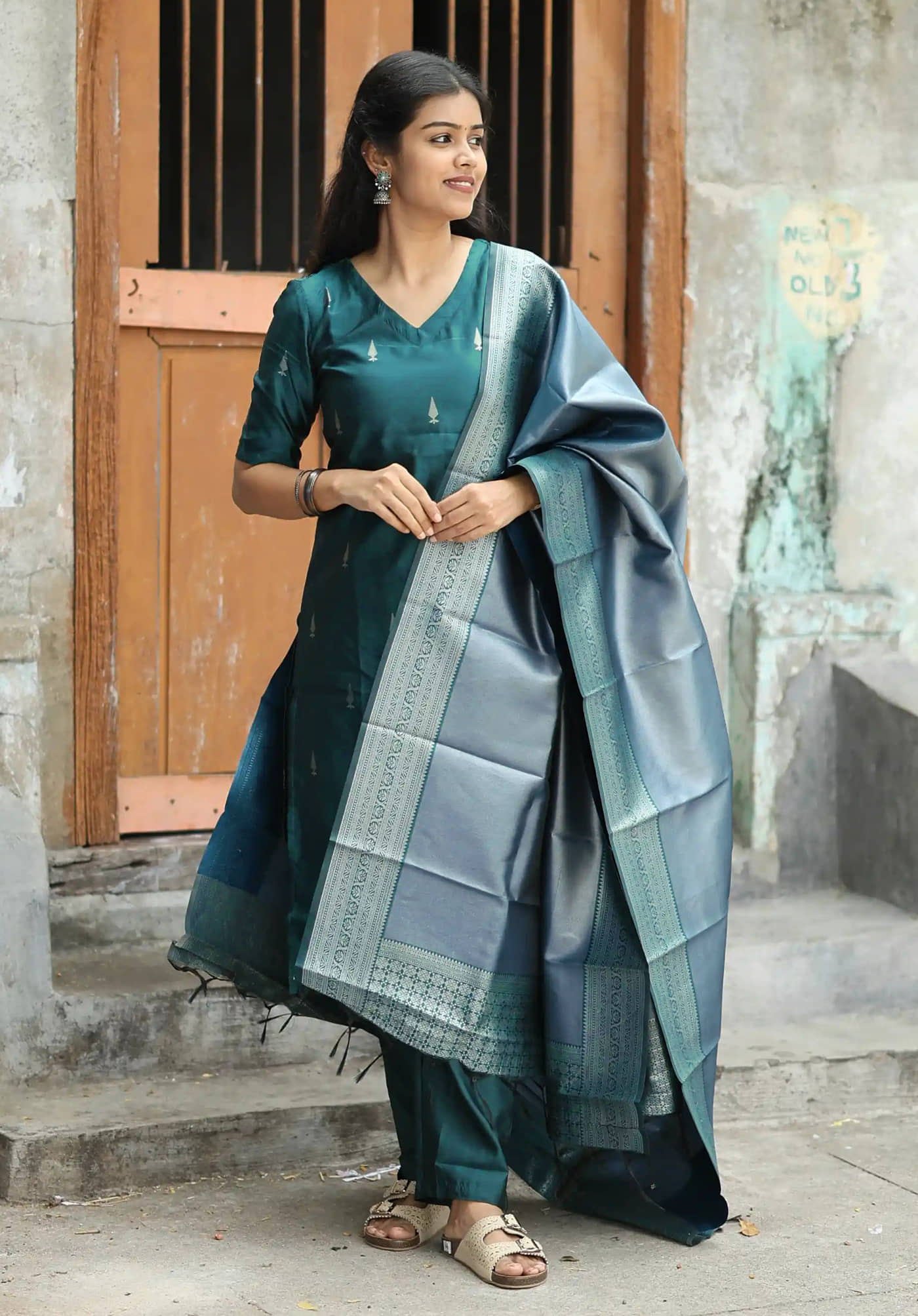 kedar fab Women Silk Blend Self Design Straight Kurti With Pants ( Teal )