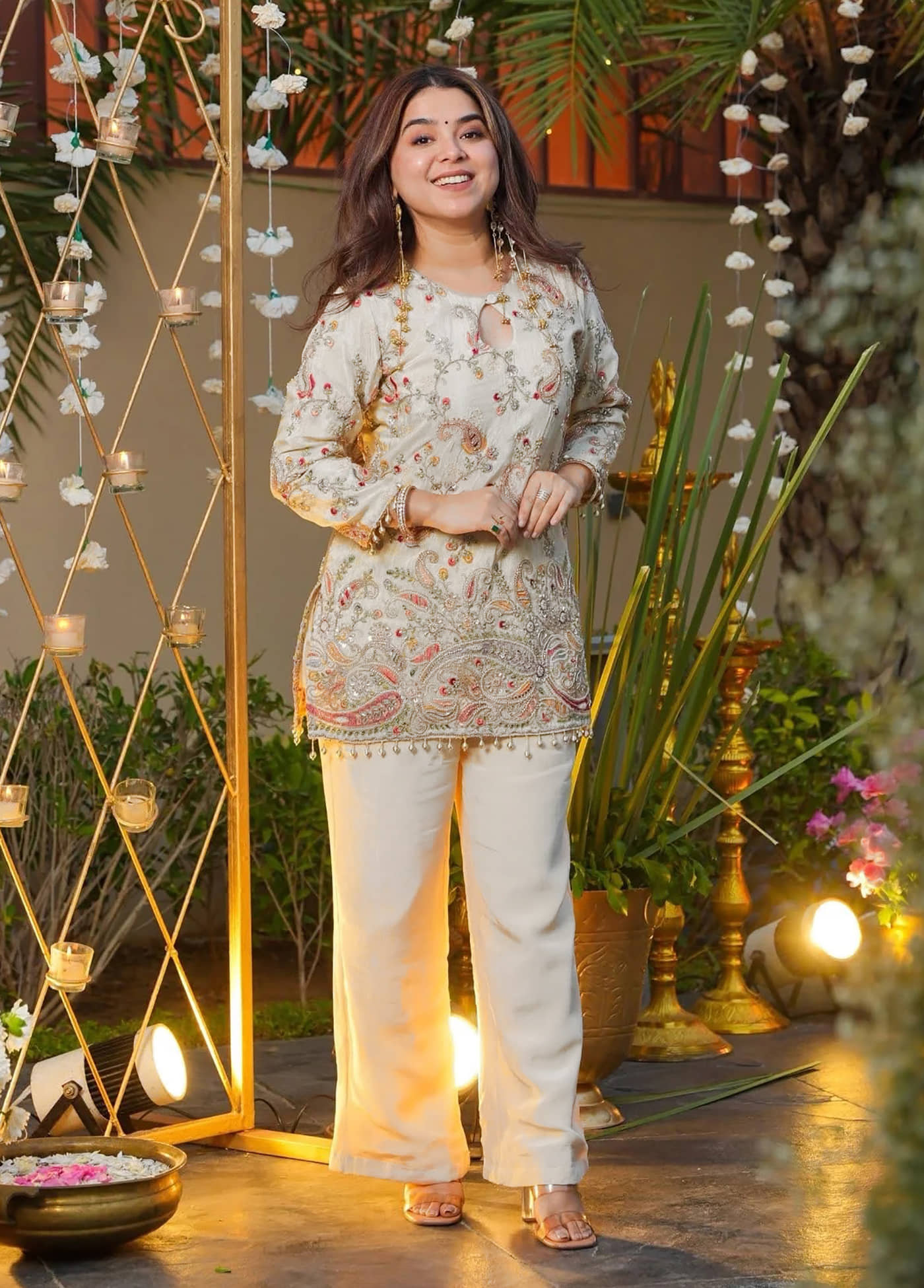kedar fab Women Silk Embroidered Straight Kurti With Pants ( White )