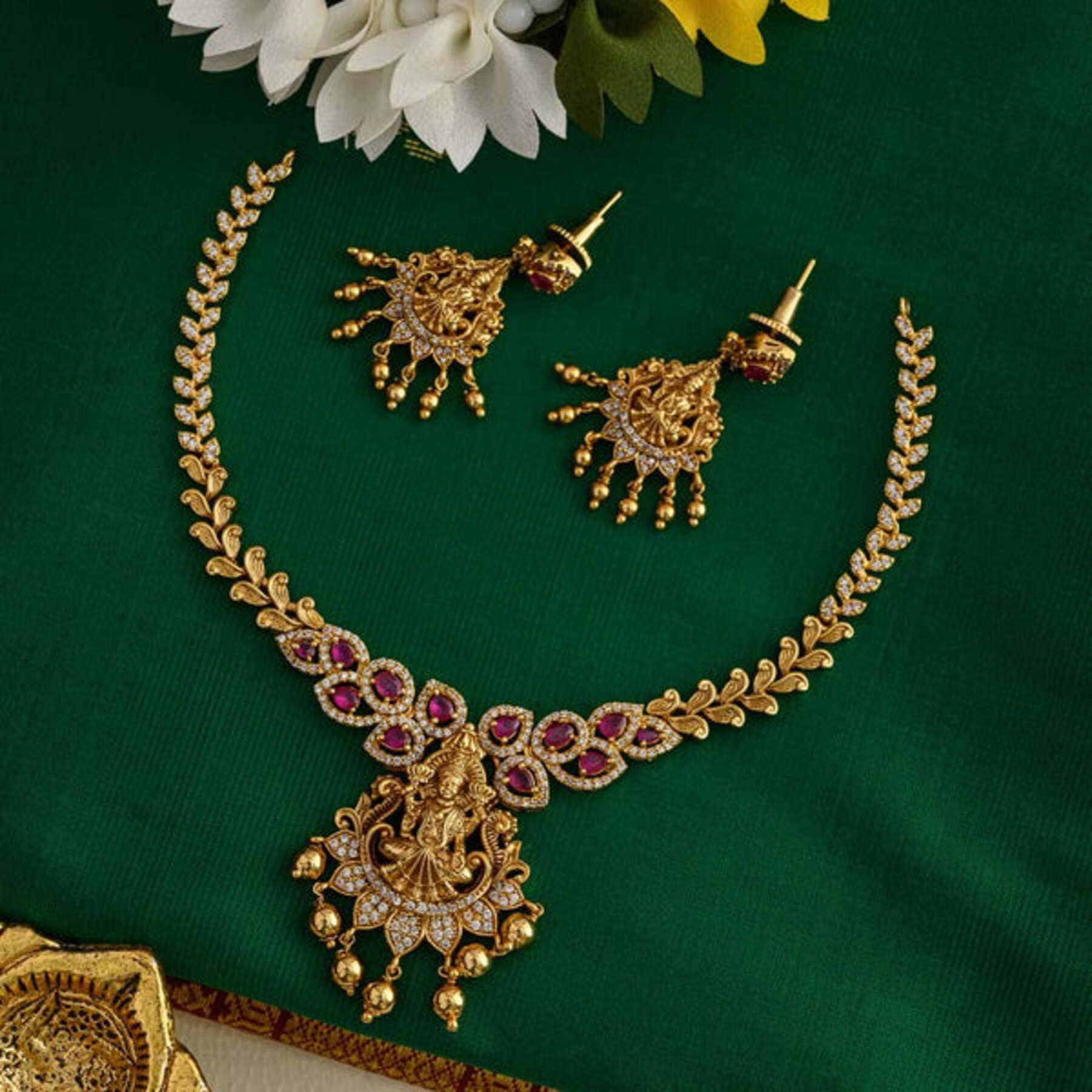 ROFARWORD Gold Brass Necklace Set ( Pack of 1 )