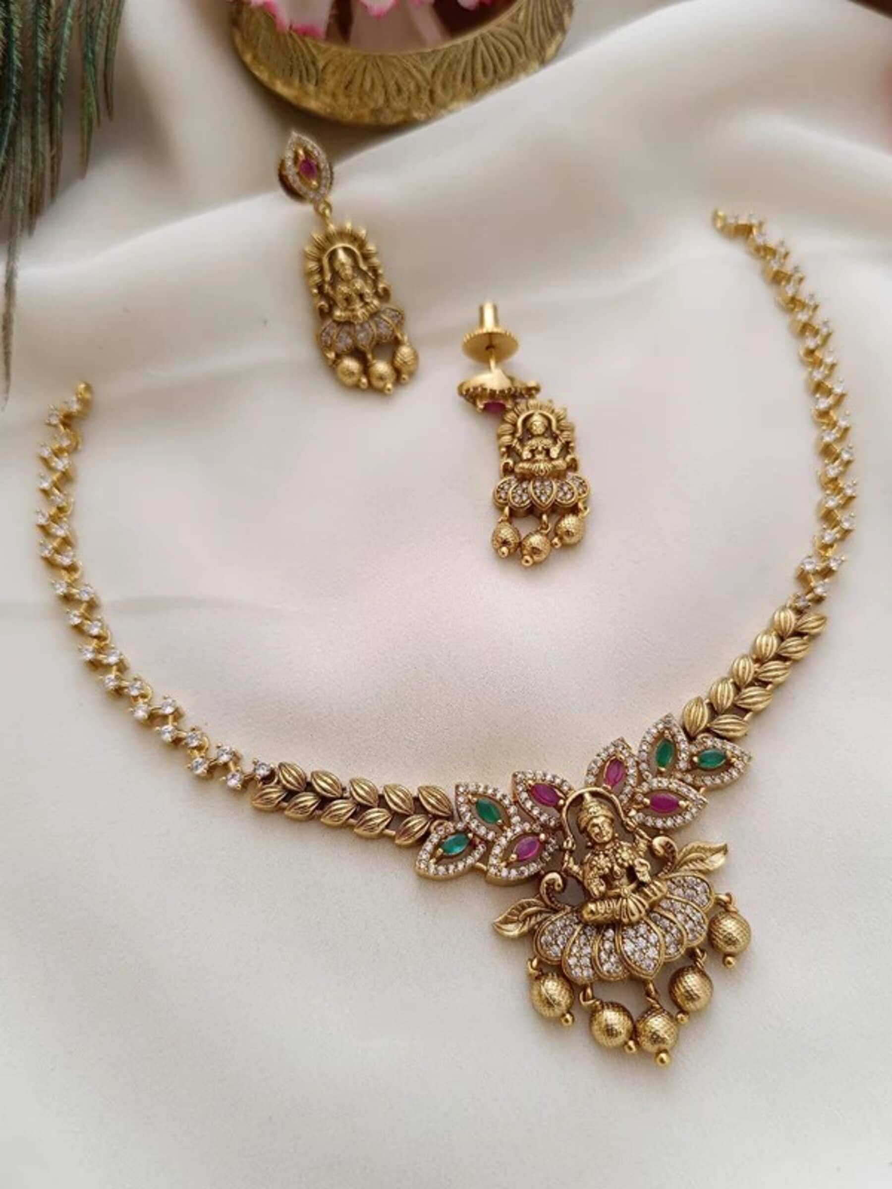 ROFARWORD Gold Brass Necklace Set ( Pack of 1 )