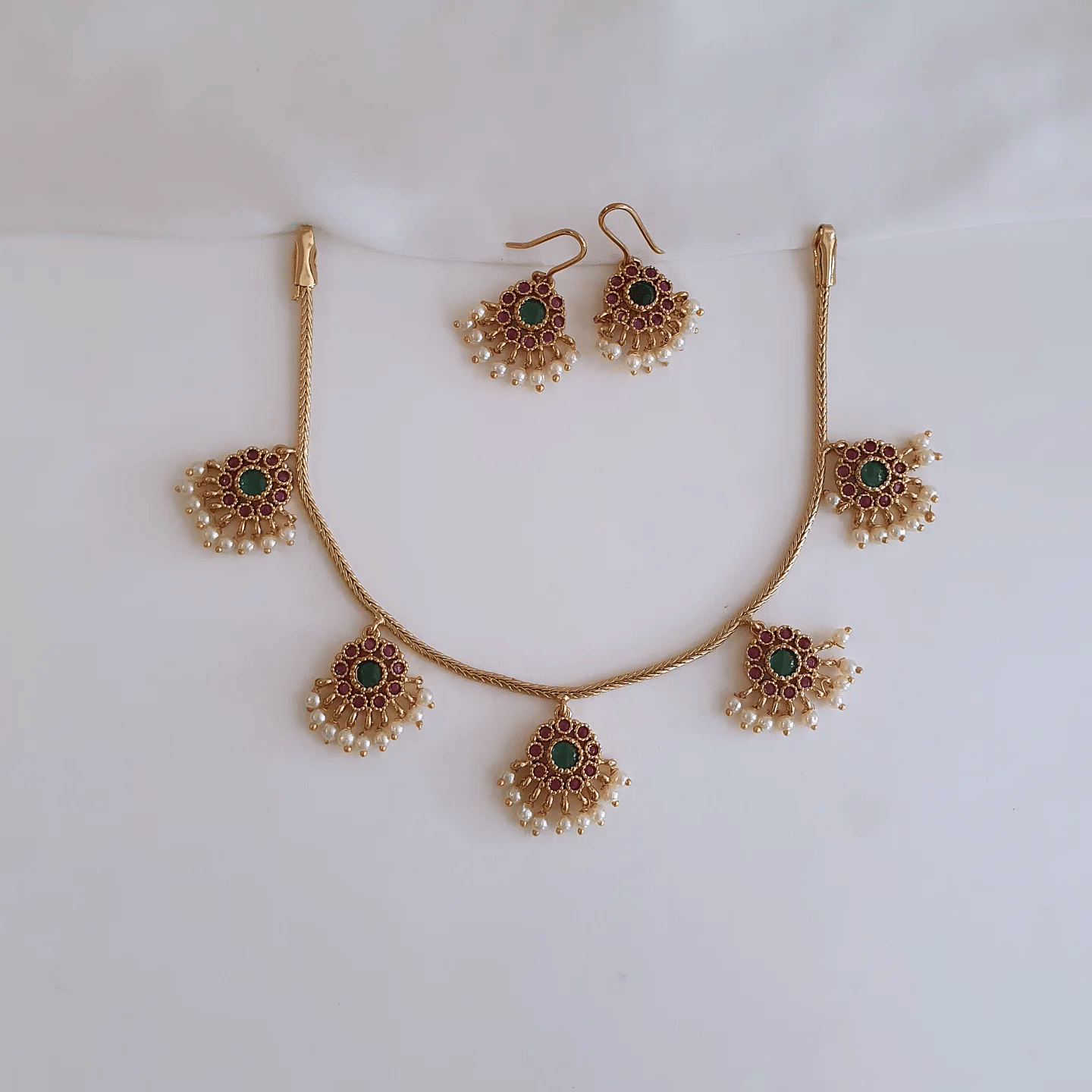 ROFARWORD Gold Brass Necklace Set ( Pack of 1 )