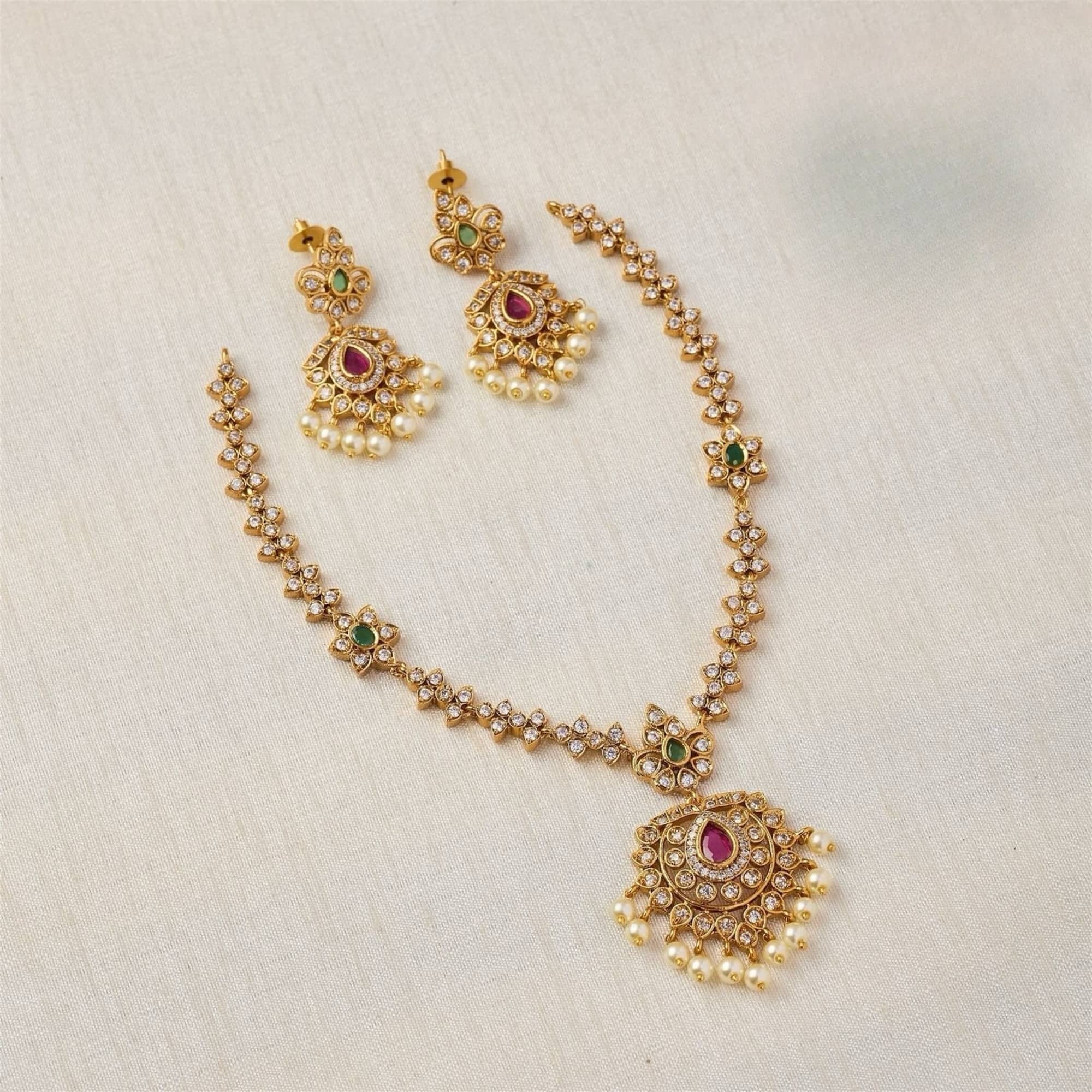 ROFARWORD Gold Brass Necklace Set ( Pack of 1 )