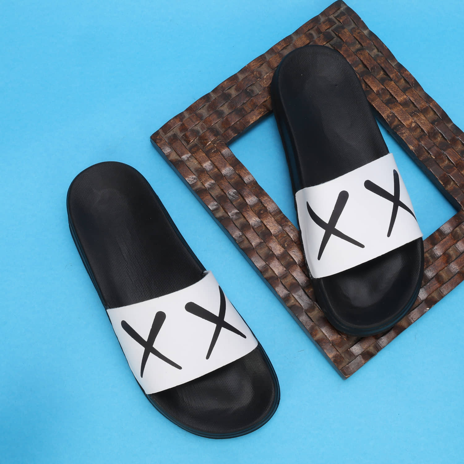 Q tick White Men's Slide Flip Flop
