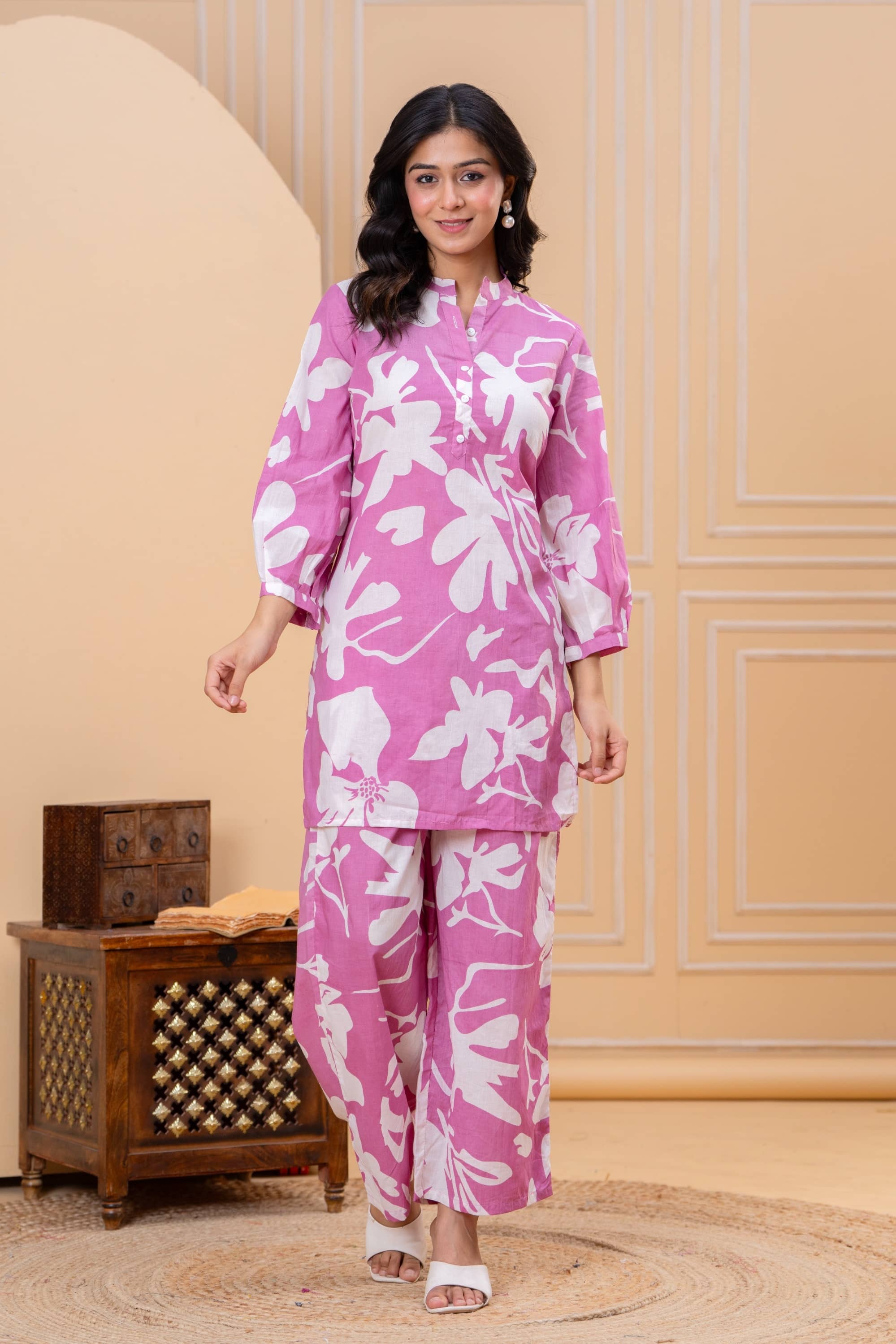 GLORIOUAS Women Rayon Printed Straight Kurti With Pants ( Pink )