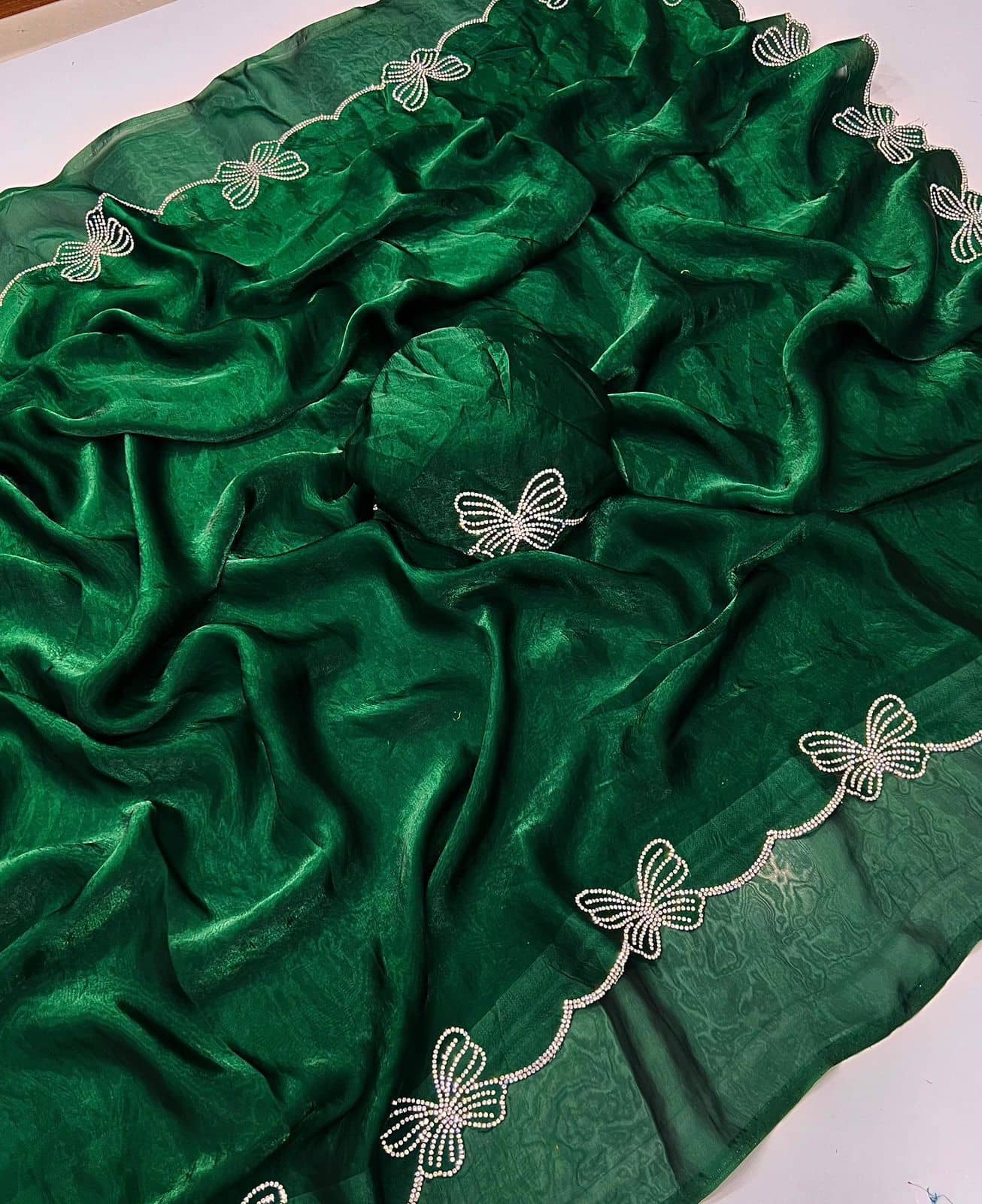 Rangtulika Ethnics Satin Solid Regular Saree With Unstitched Blouse Piece ( Green ) - Sarees | Buy online on ZillyBuy
