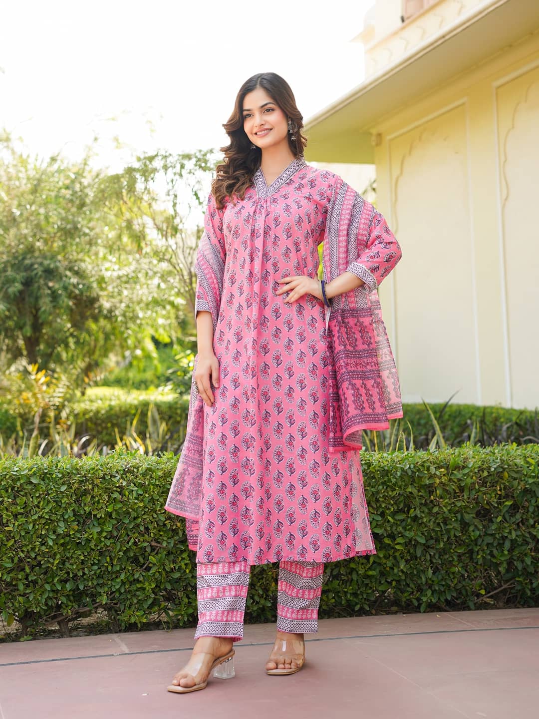 Vaamsi Women Rayon Printed Straight Kurti With Pants ( Pink )