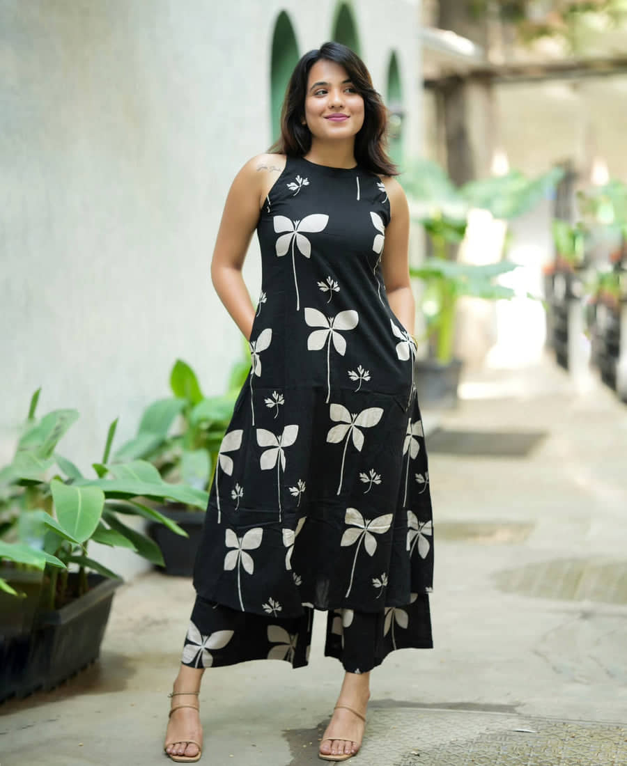 YAGNIK FASHION Women Rayon Self Design A-line Kurti With Pants ( Black )