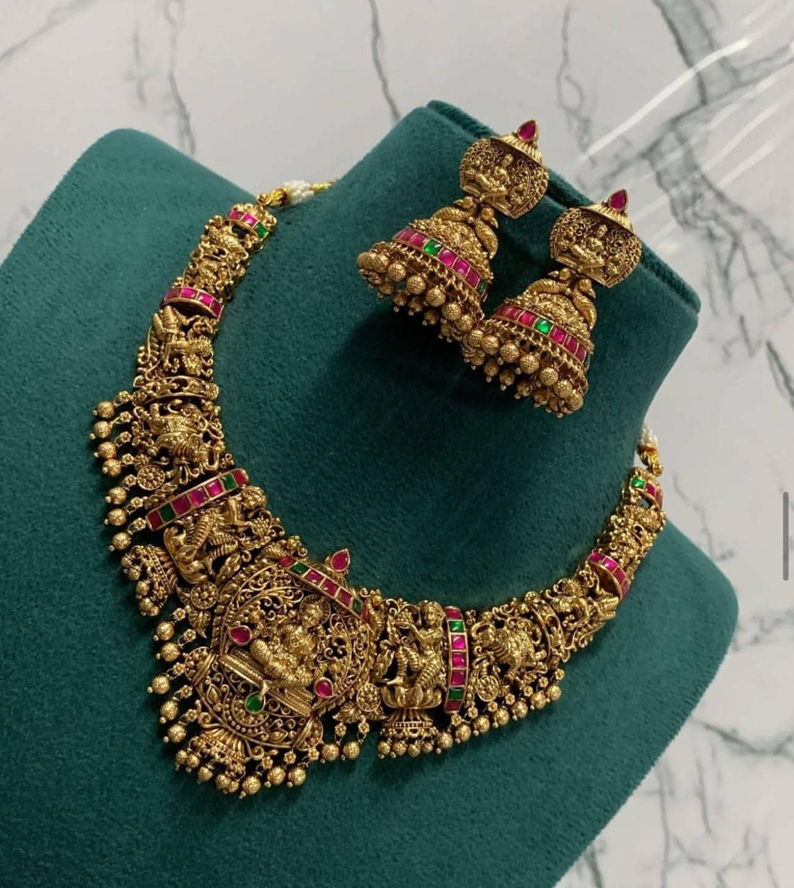 KEYMAX Golden Alloy Necklace Set ( Pack of 1 )