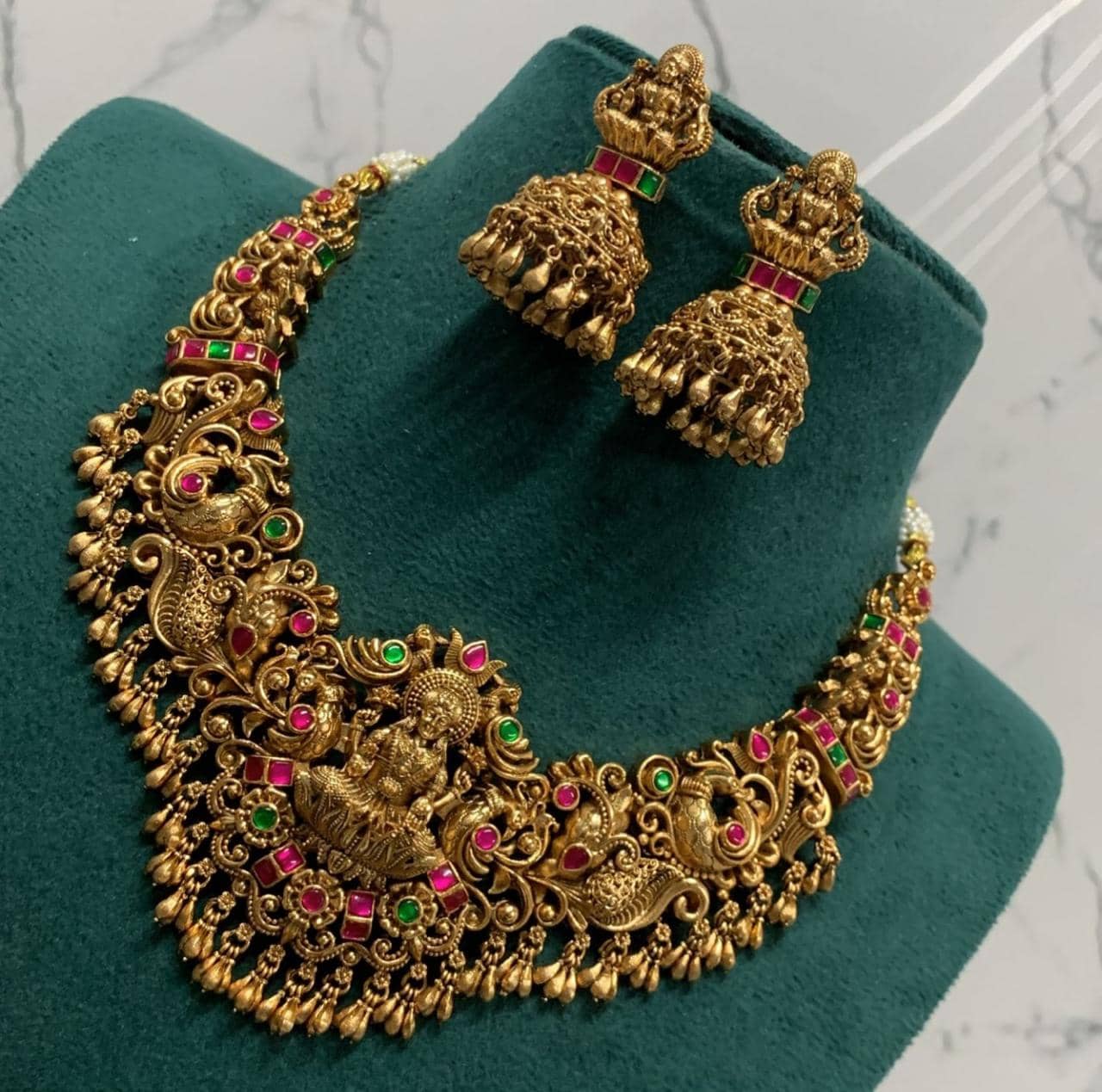 KEYMAX Golden Alloy Necklace Set ( Pack of 1 )