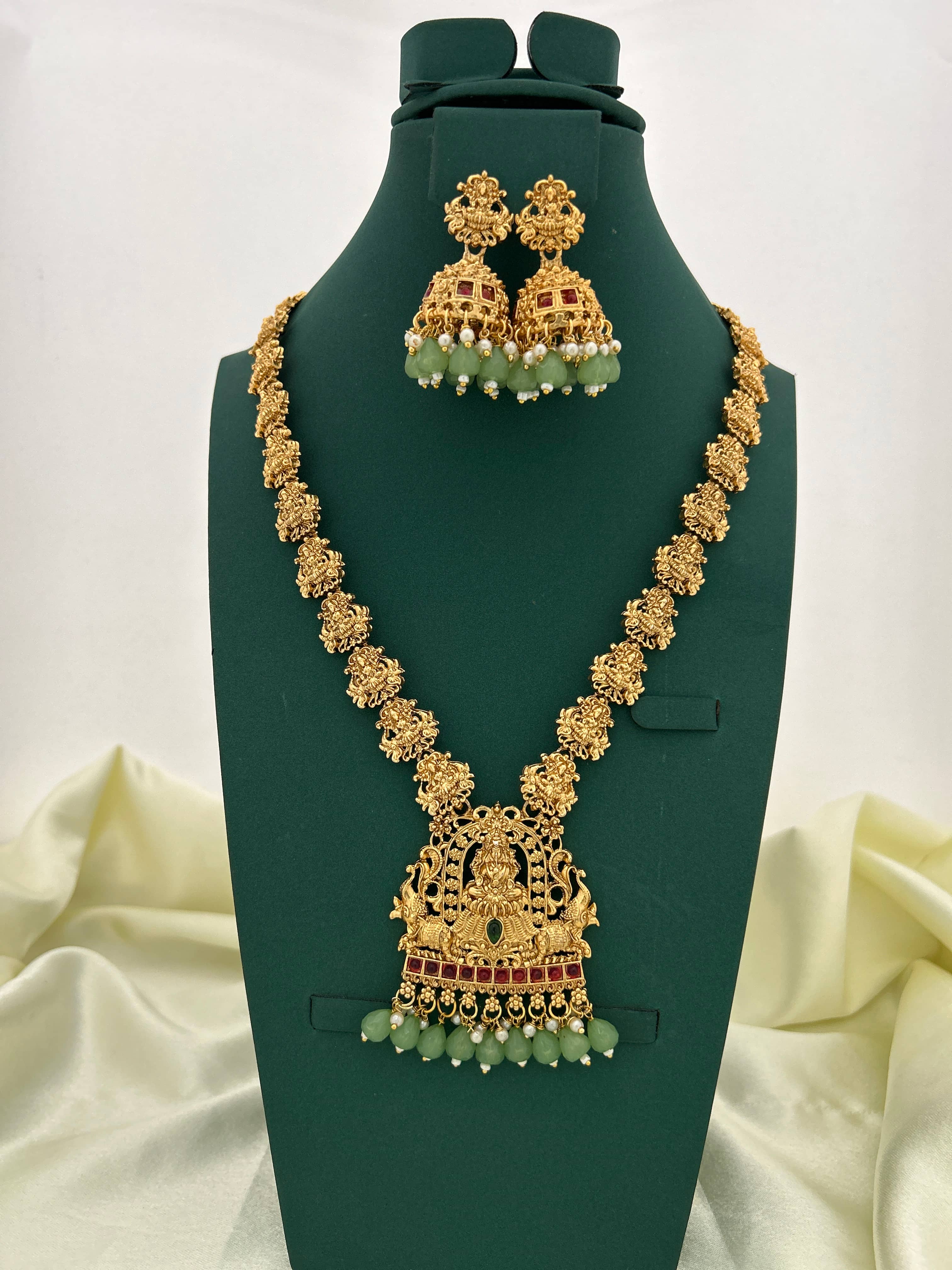 ROFARWORD Gold Brass Necklace Set ( Pack of 1 )