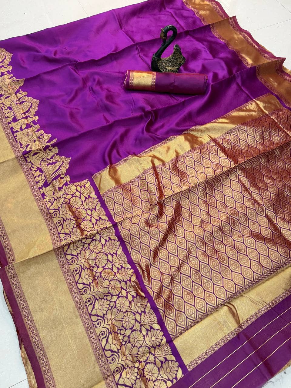 fab woven Art Silk Woven Design Kanjeevaram Sarees With Unstitched Blouse Piece ( Wine ) - Sarees | Buy online on ZillyBuy