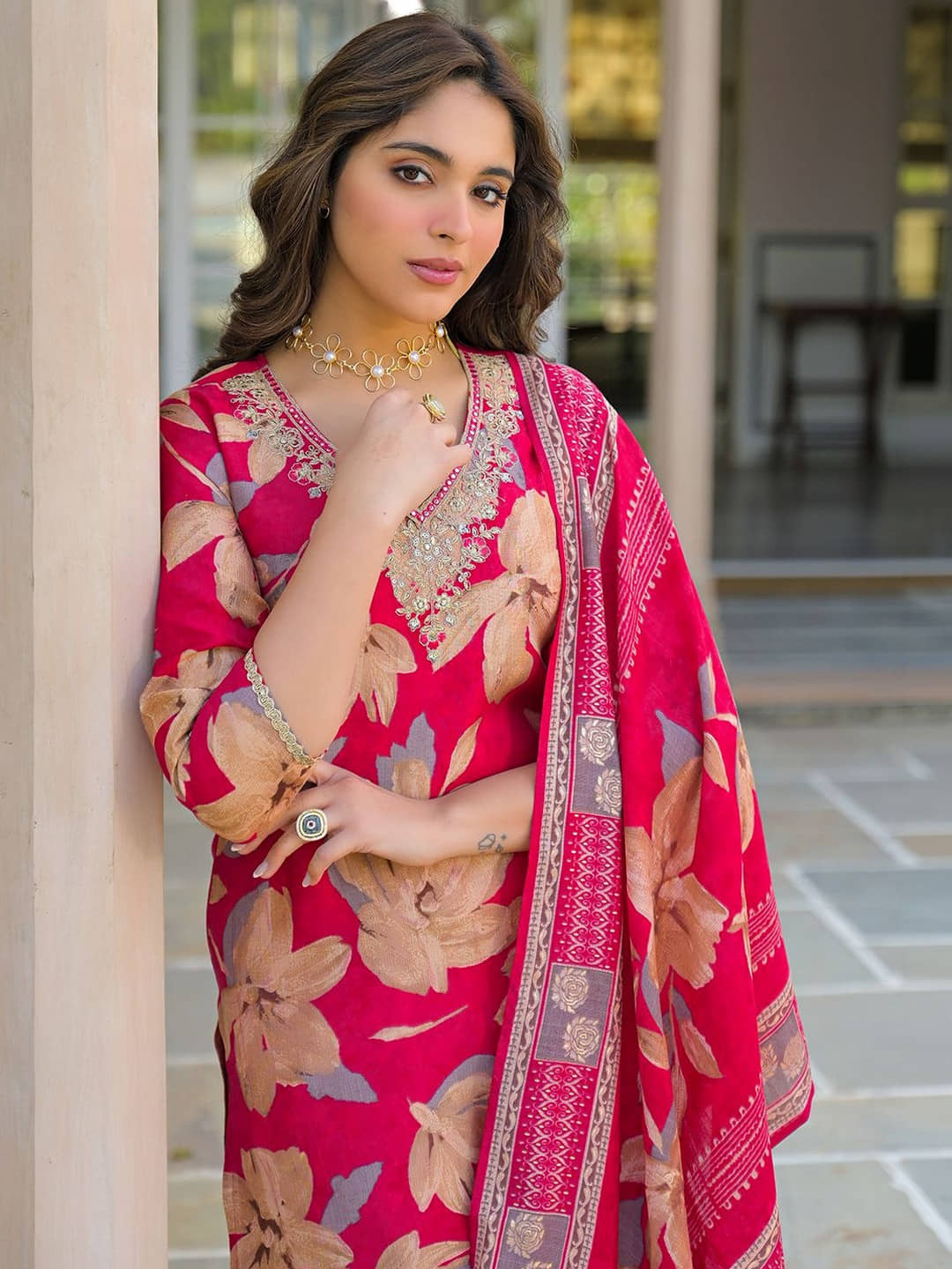 Vaamsi Women Viscose Self Design Straight Kurti With Pants ( Pink )