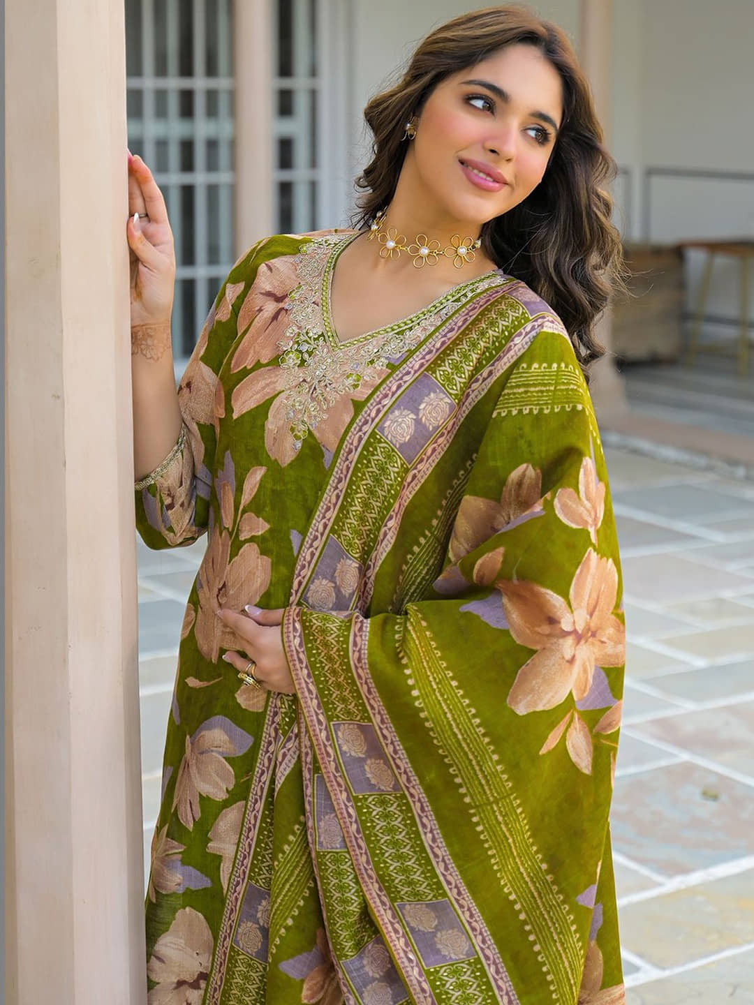 Vaamsi Women Viscose Self Design Straight Kurti With Pants ( Green )