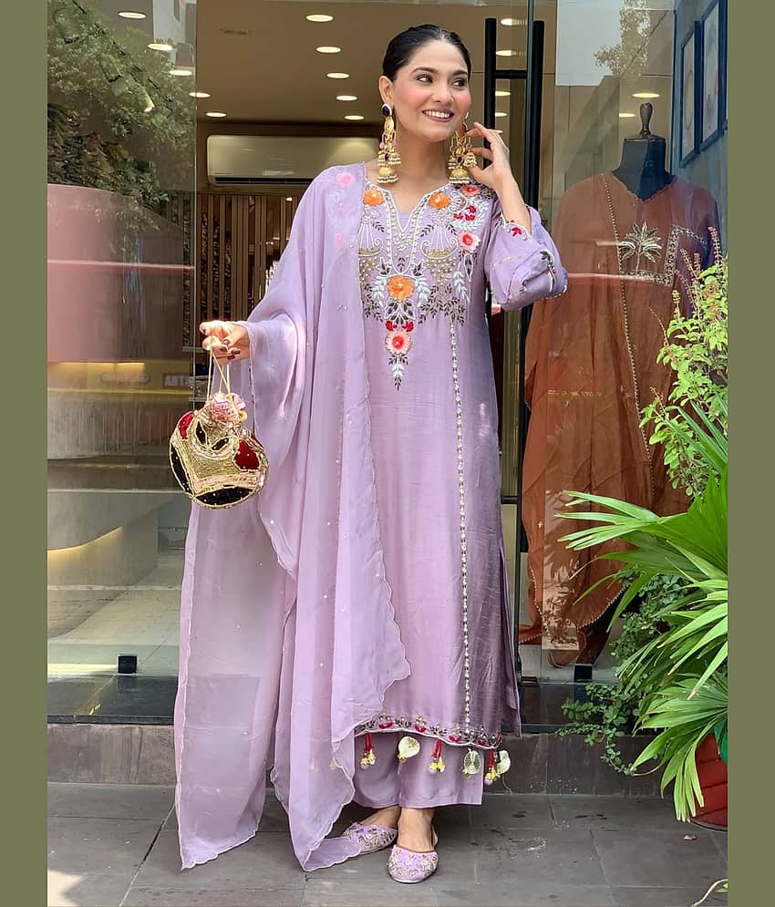 Eeloo Women Chanderi Embroidered Straight Kurti With Pants ( Lavender )