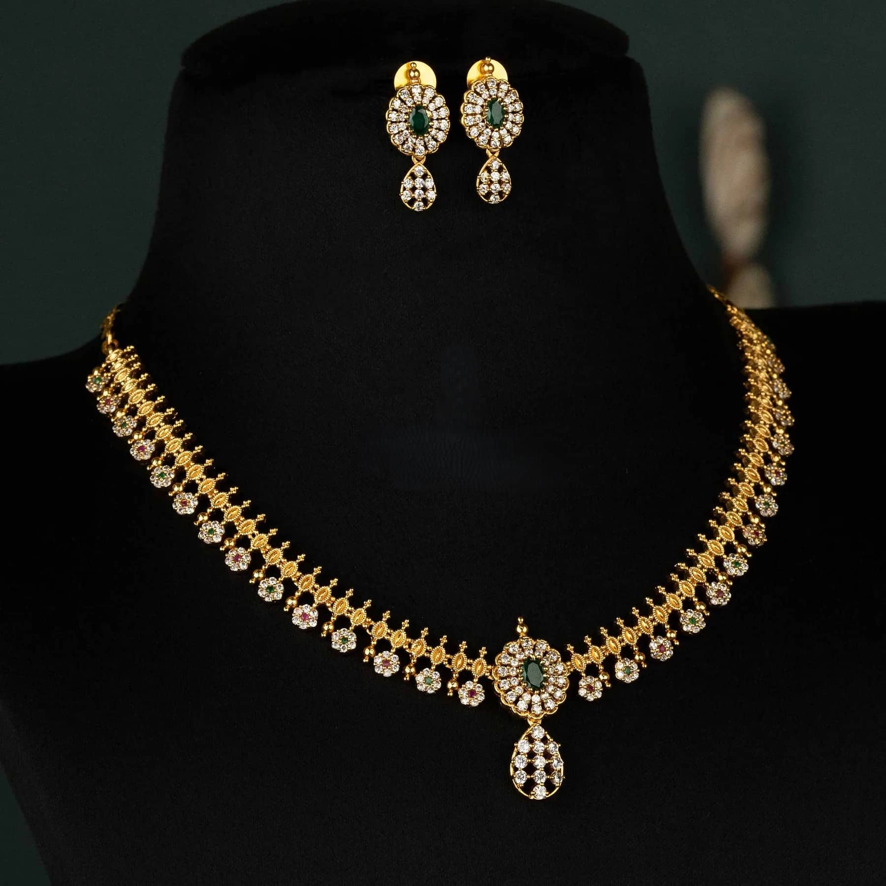 ROFARWORD Gold Brass Necklace Set ( Pack of 1 )