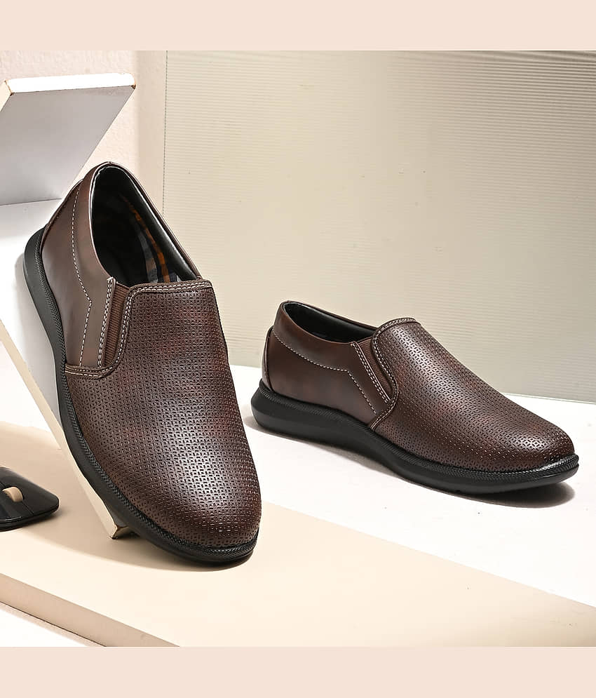 Leeport Black Men's Slip On Formal Shoes - Formal Shoes | Buy online on ZillyBuy