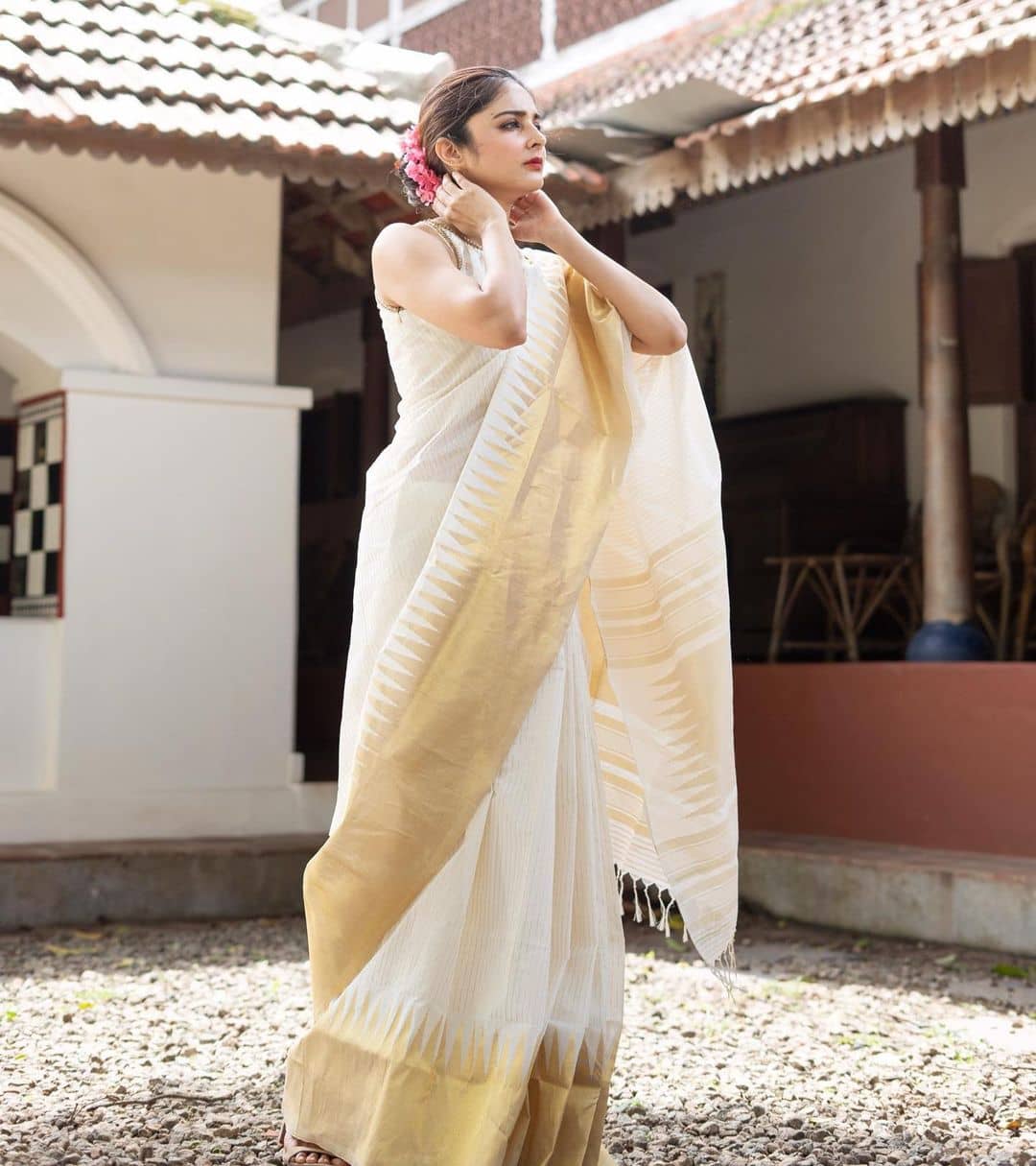 fab woven Art Silk Woven Design Banarasi saree With Unstitched Blouse Piece ( Off White ) - Sarees | Buy online on ZillyBuy