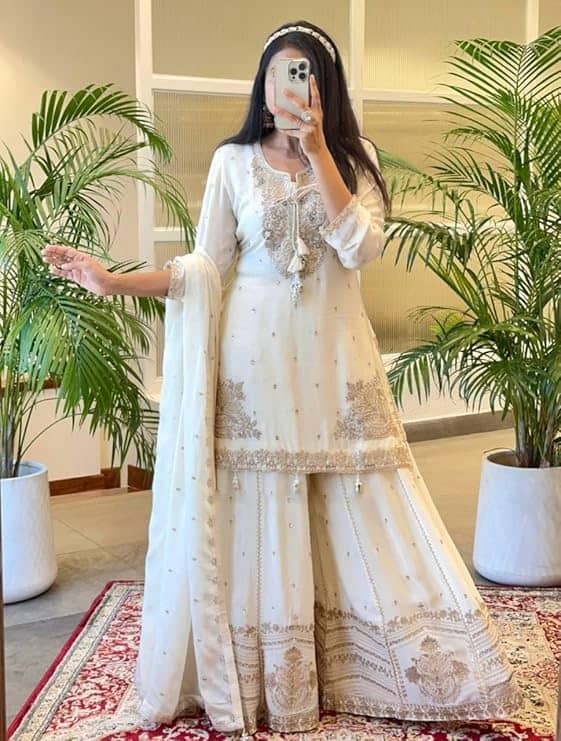 piludi Women Chanderi Silk Embroidered Straight Kurti With Palazzo ( Off White )