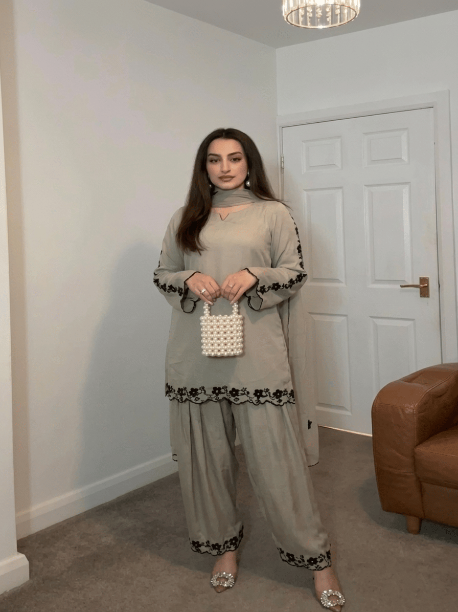 piludi Women Georgette Embroidered Straight Kurti With Pants ( Grey )