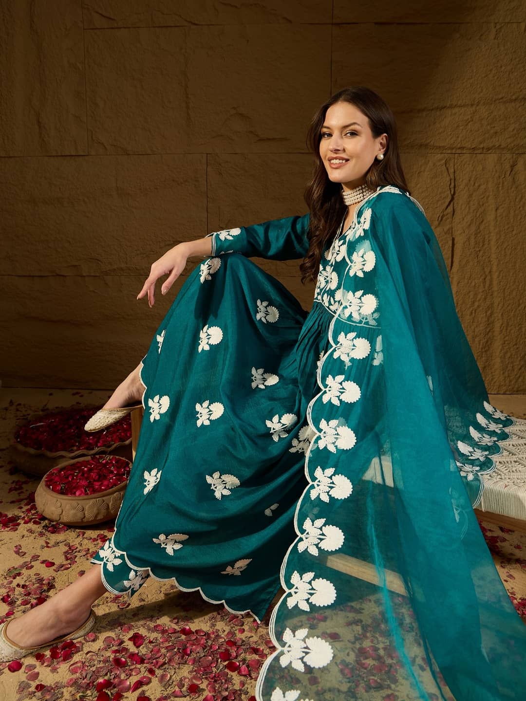 Vaamsi Women Silk Blend Embroidered A-line Kurti With Pants ( Teal )