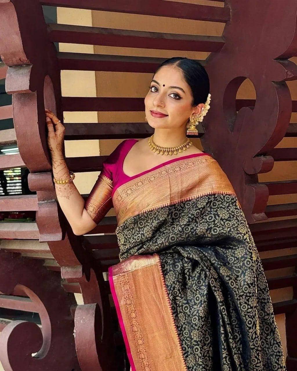 fab woven Art Silk Woven Design Banarasi saree With Unstitched Blouse Piece ( Navy Blue ) - Sarees | Buy online on ZillyBuy