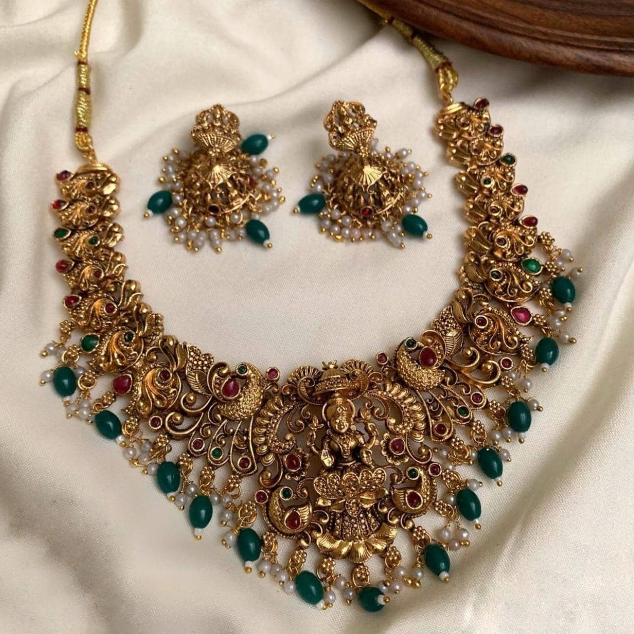 KEYMAX Golden Alloy Necklace Set ( Pack of 1 )