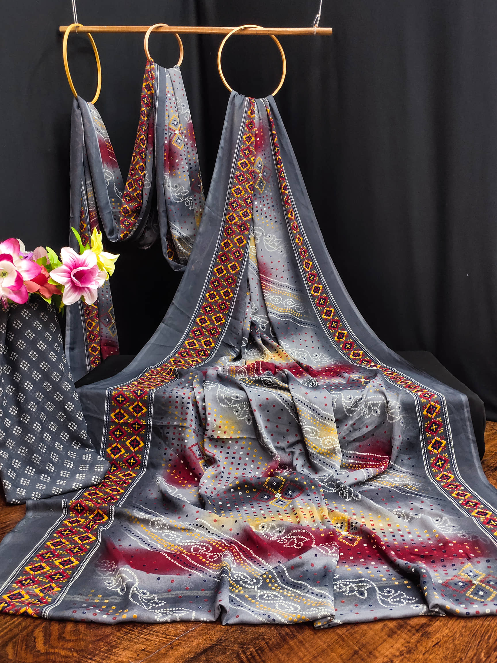 Kanooda Prints Georgette Printed Regular Saree With Unstitched Blouse Piece ( Light Grey ) - Sarees | Buy online on ZillyBuy