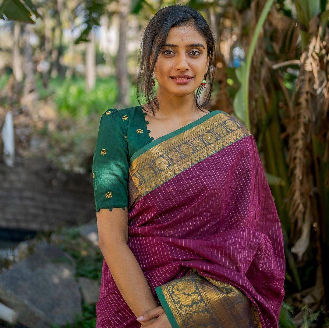 fab woven Art Silk Woven Design Banarasi saree With Unstitched Blouse Piece ( Wine ) - Sarees | Buy online on ZillyBuy