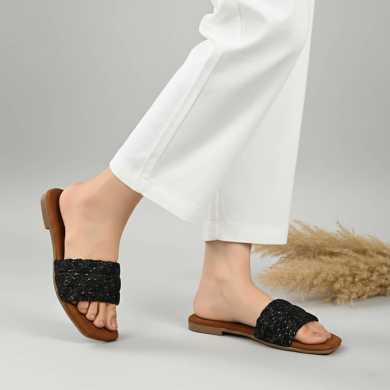 Saheb Black Women's Open Toe Flats