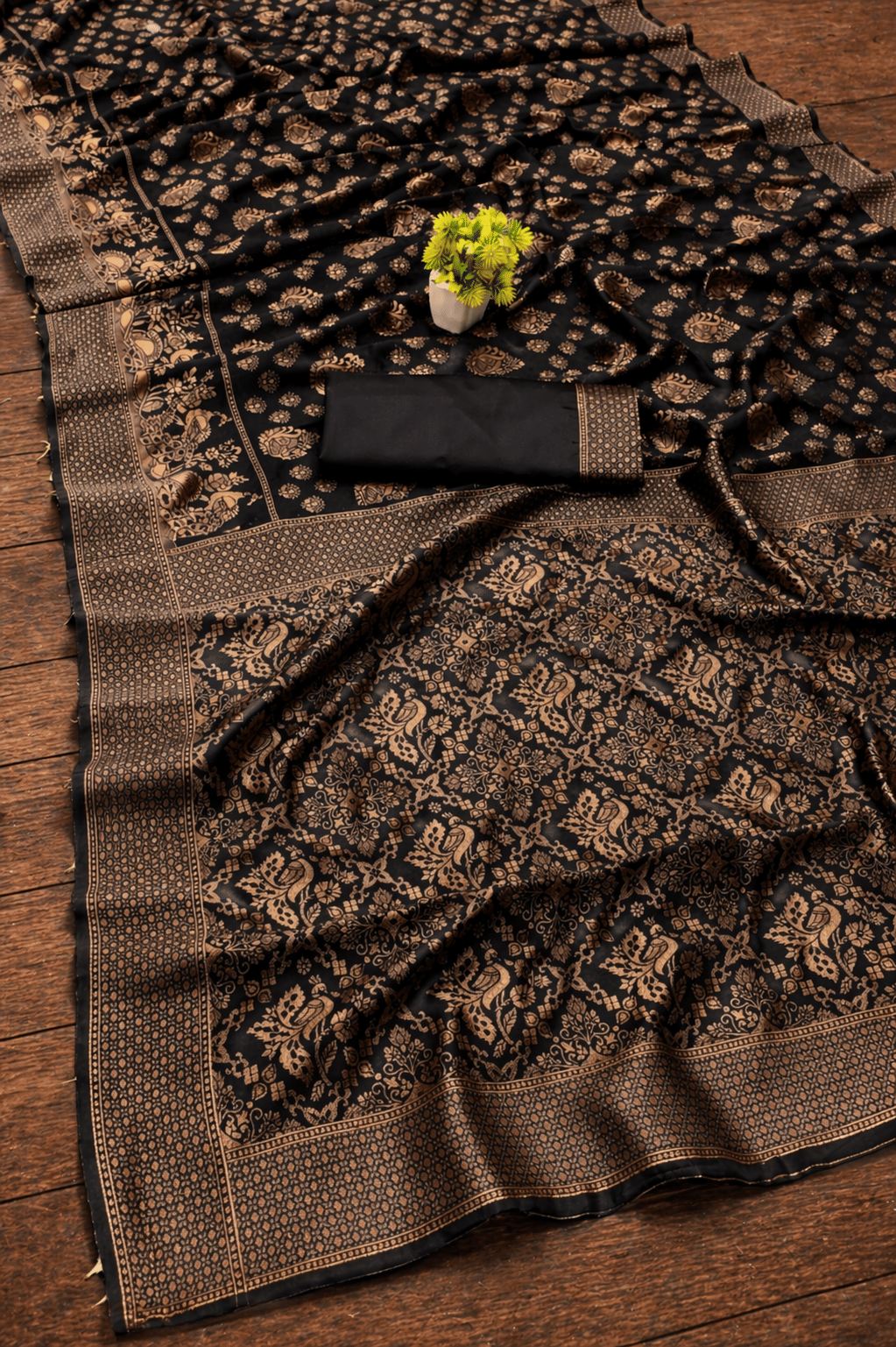 Kanooda Prints Jacquard Printed Banarasi saree With Unstitched Blouse Piece ( Black ) - Sarees | Buy online on ZillyBuy