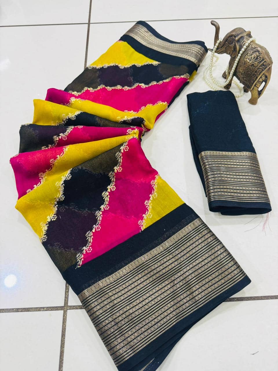 Bhuwal Fashion Georgette Printed Regular Saree With Unstitched Blouse Piece ( Black ) - Sarees | Buy online on ZillyBuy