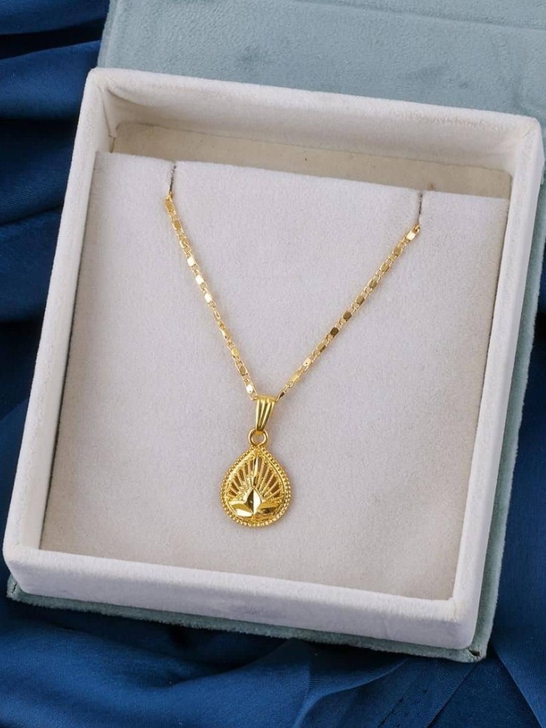 Lyriss Gold Pendant ( Pack of 1 )